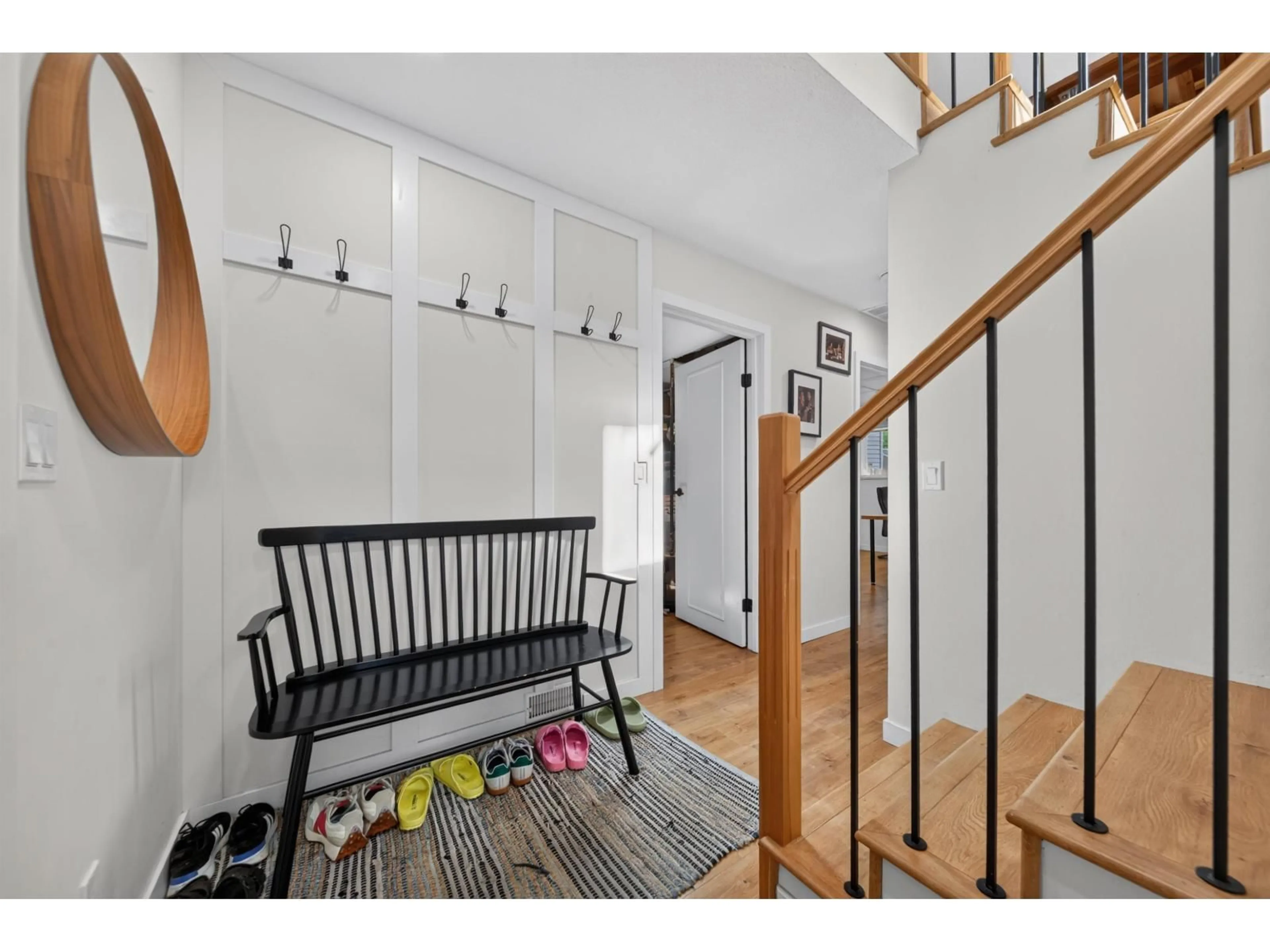 Indoor entryway for 7674 125 STREET, Surrey British Columbia V3W7W4