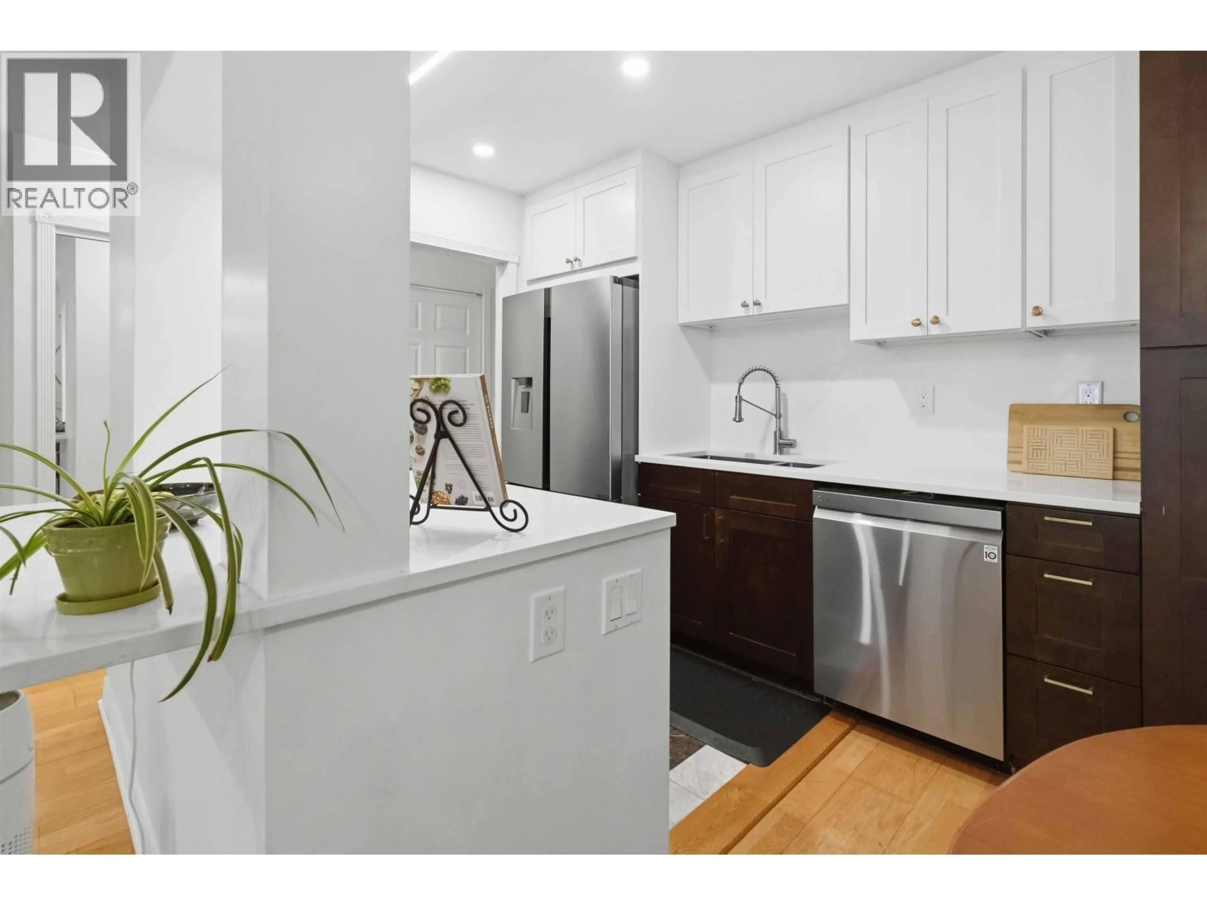 Unknown for 208 - 1422 3RD AVENUE, Vancouver British Columbia V5N5R5