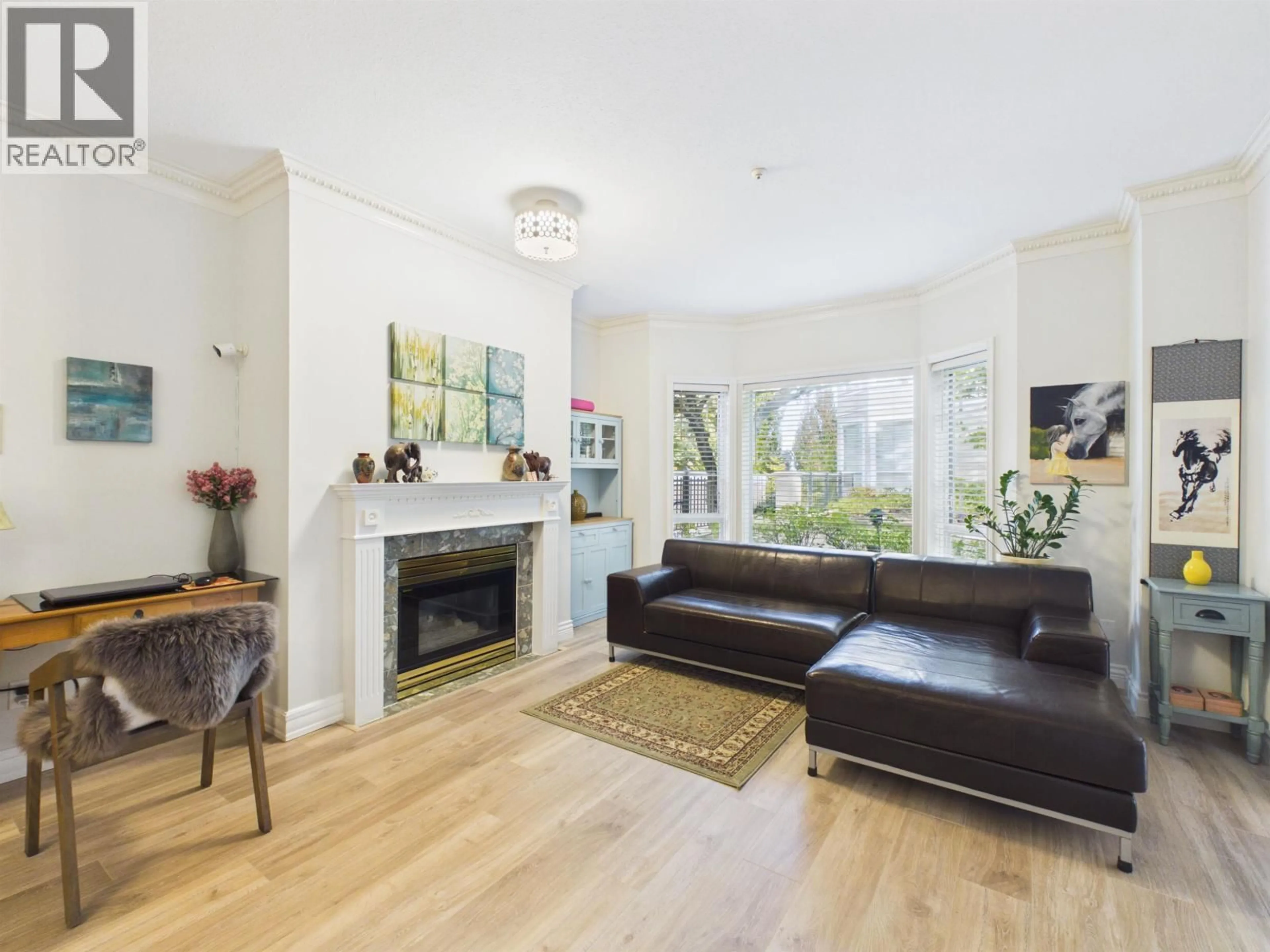 Living room with furniture, wood/laminate floor for 414 - 5262 OAKMOUNT CRESCENT, Burnaby British Columbia V5H4R7