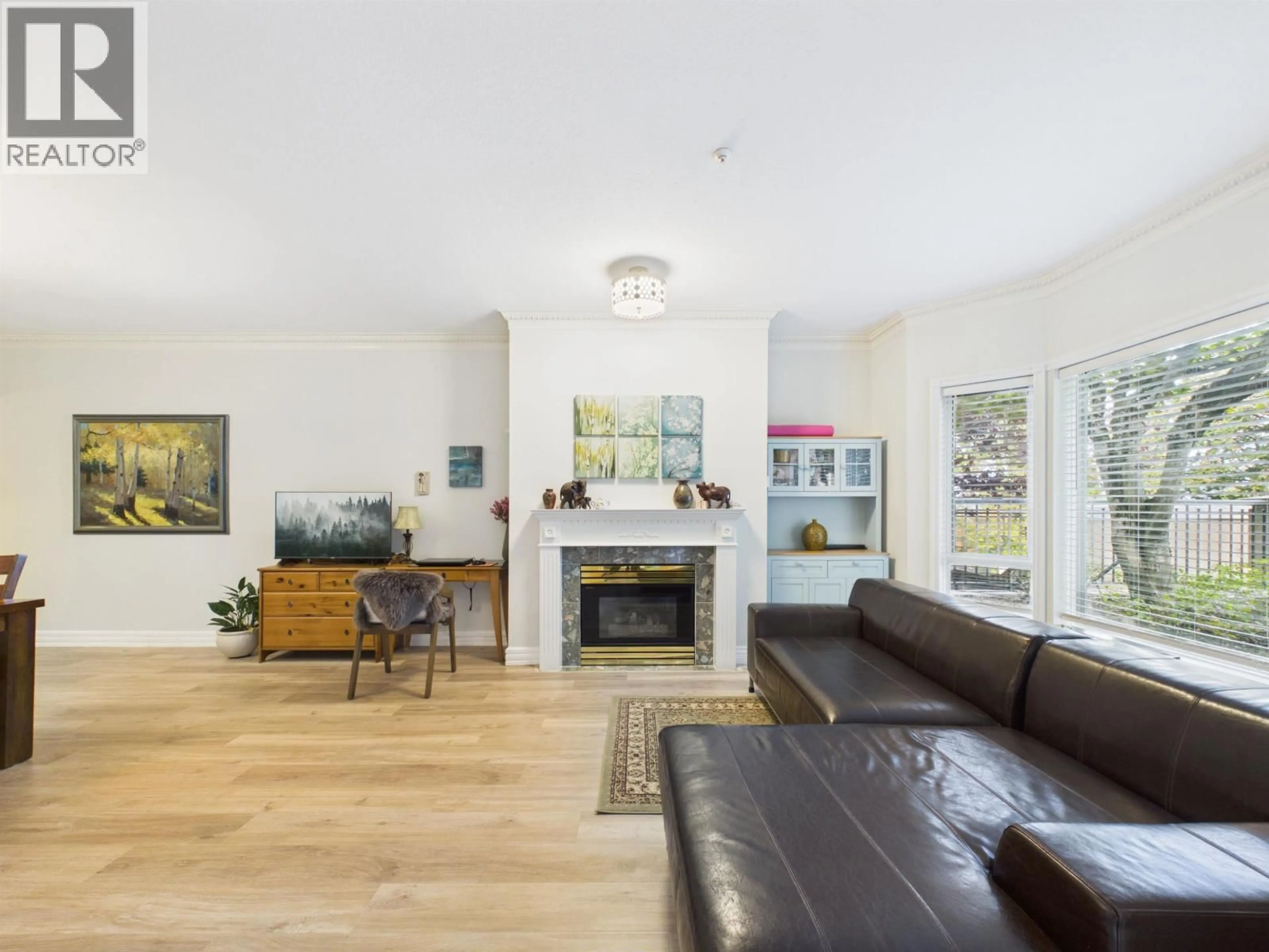 Living room with furniture, wood/laminate floor for 414 - 5262 OAKMOUNT CRESCENT, Burnaby British Columbia V5H4R7