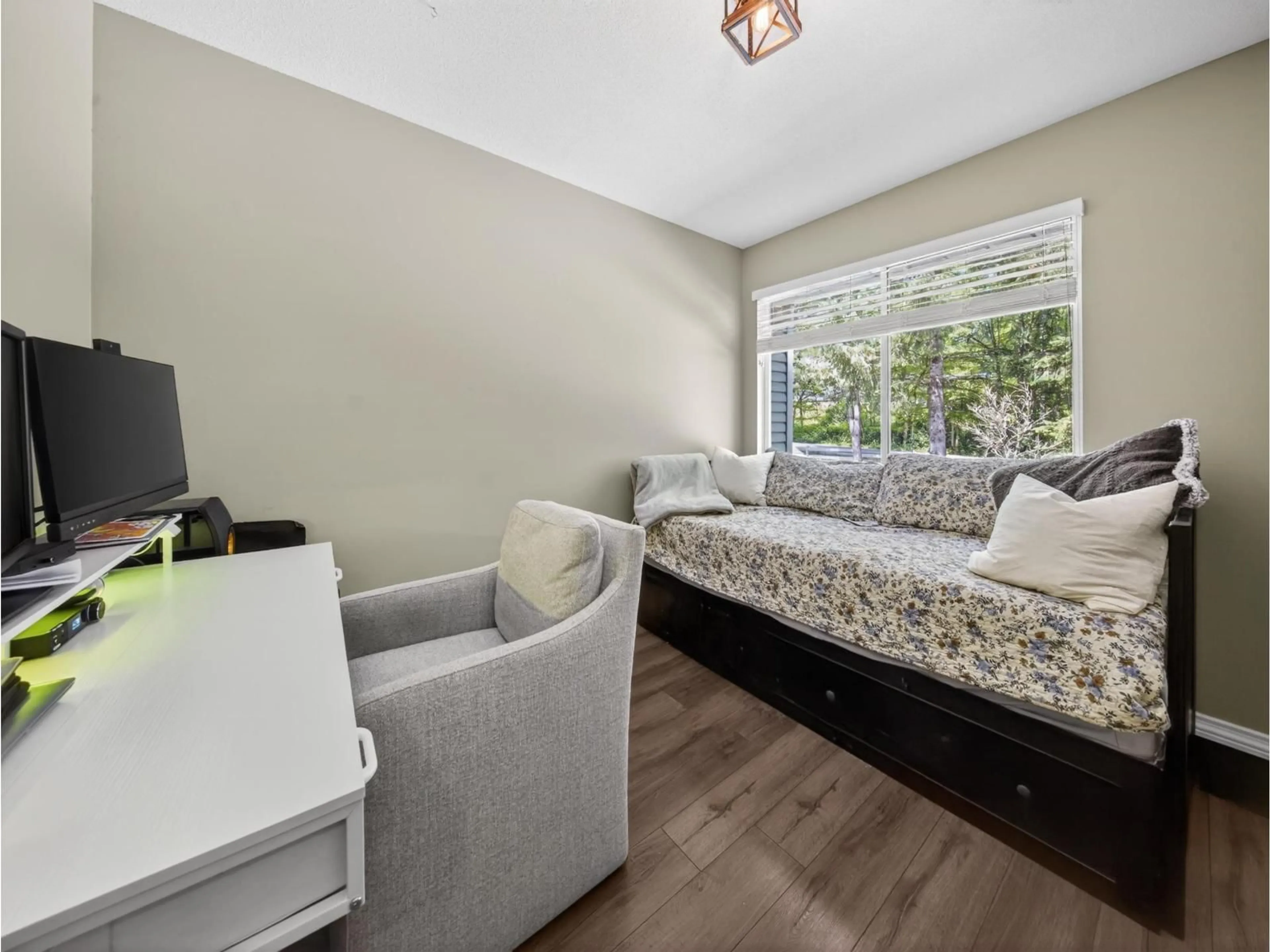 A pic of a room for 512 - 13900 HYLAND ROAD, Surrey British Columbia V3W2C3