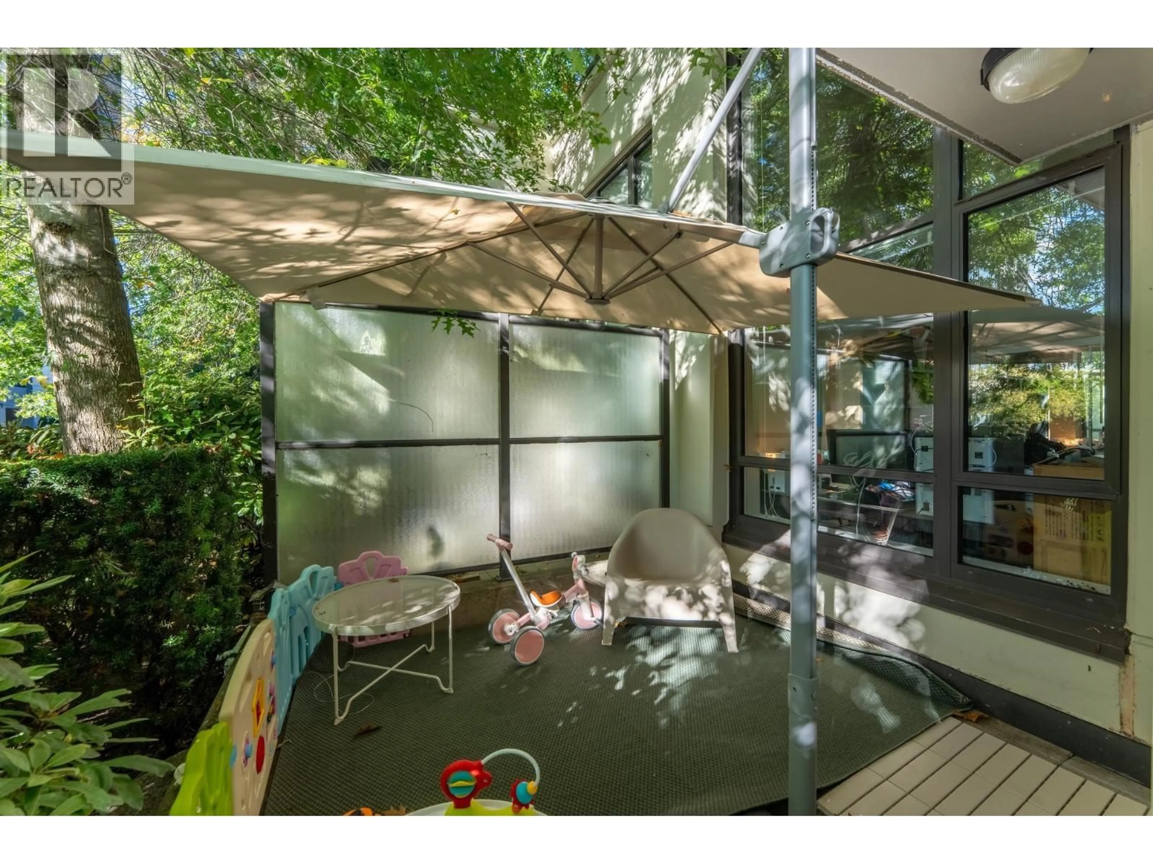 Patio, forest/trees view for TH6 - 4182 DAWSON STREET, Burnaby British Columbia V5C4B1