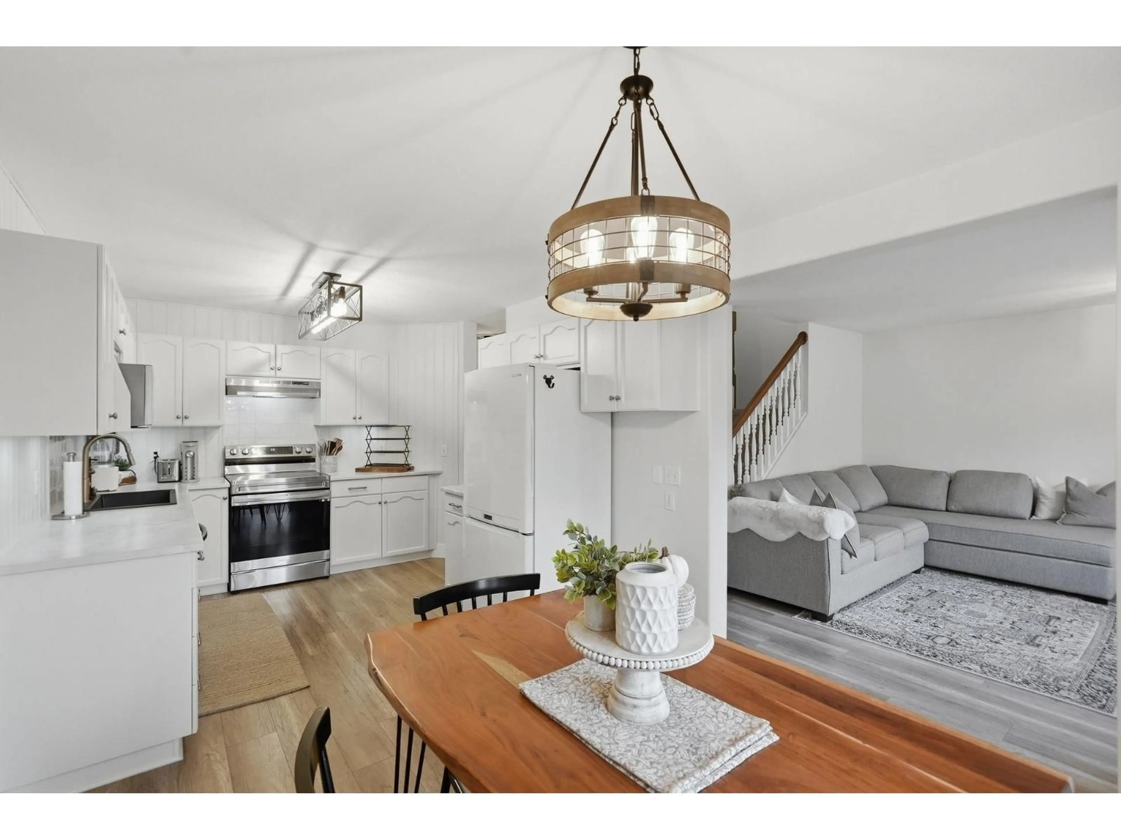 Open concept kitchen, unknown for 103 - 5765 VEDDER ROAD, Chilliwack British Columbia V2R1C3