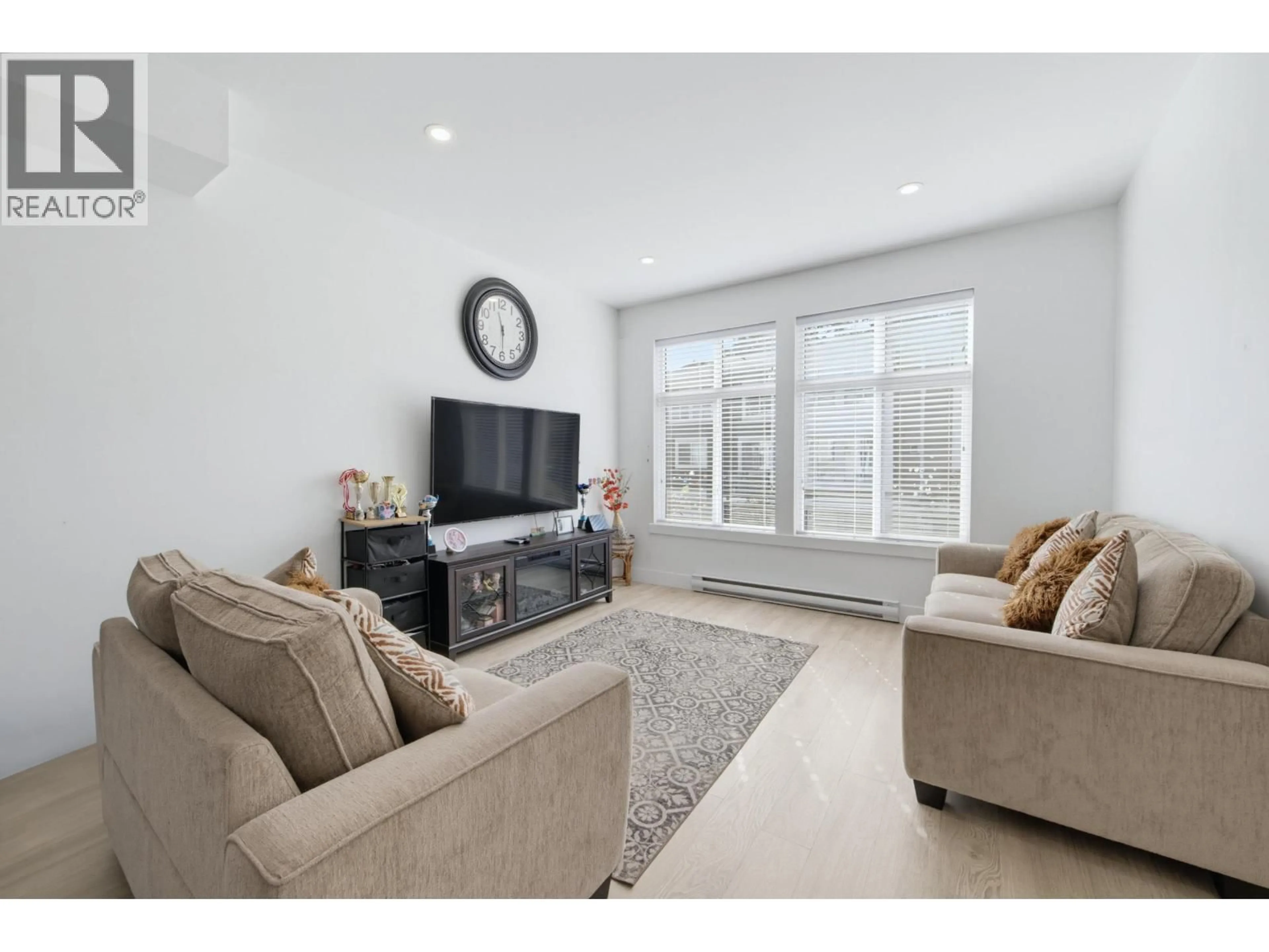 Living room with furniture, unknown for 72 - 24108 104 AVENUE, Maple Ridge British Columbia V2W0J5