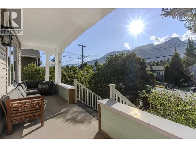 38054 FIFTH AVENUE, Squamish 2