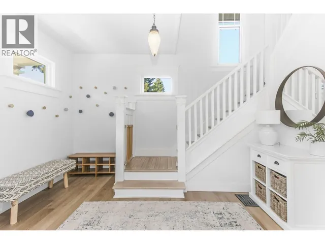 38054 FIFTH AVENUE, Squamish 3