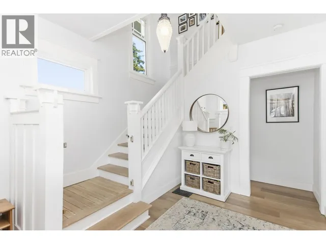 38054 FIFTH AVENUE, Squamish 4