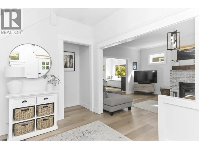 38054 FIFTH AVENUE, Squamish 5