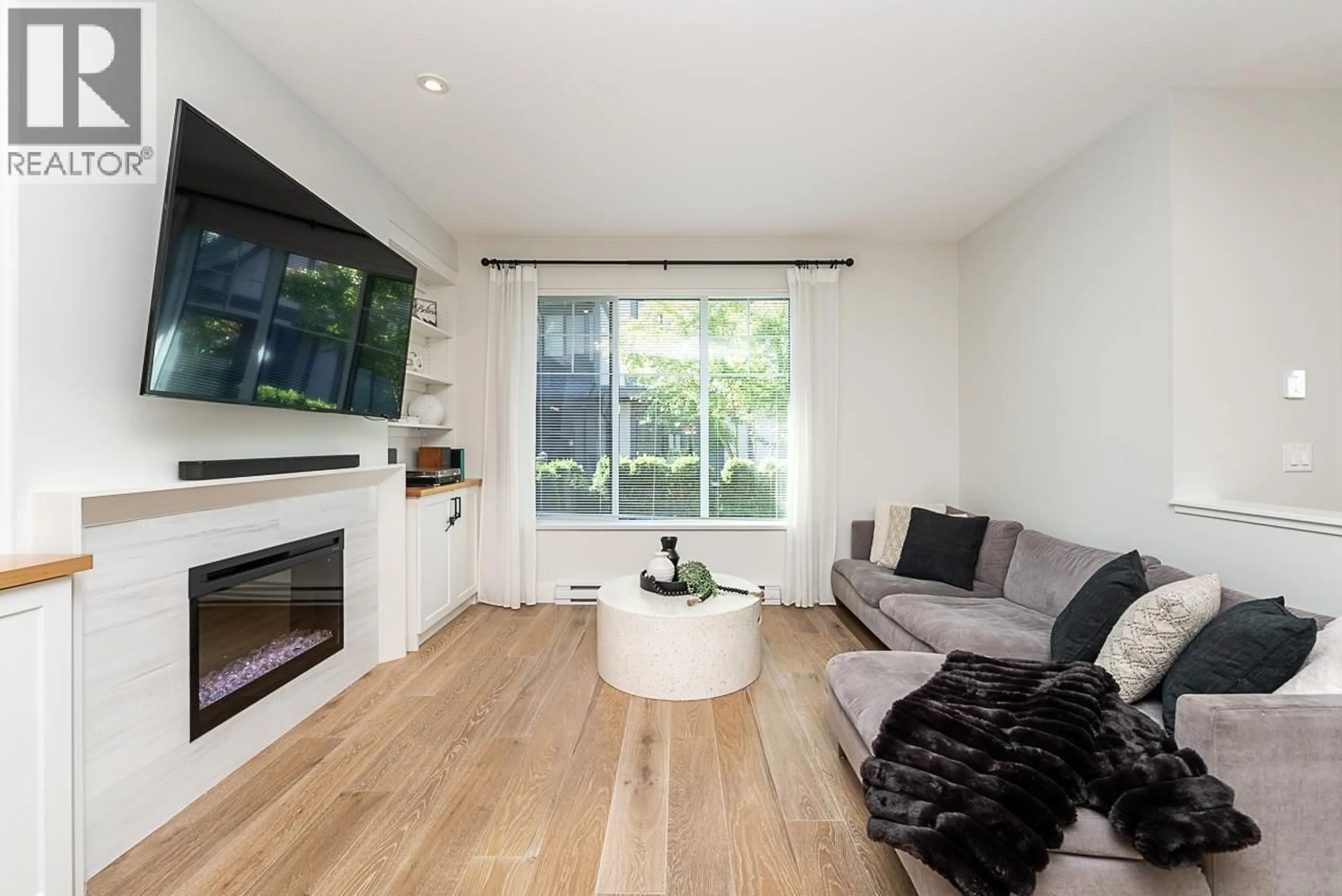 Living room with furniture, wood/laminate floor for 85 - 3306 PRINCETON AVENUE, Coquitlam British Columbia V3E0M9