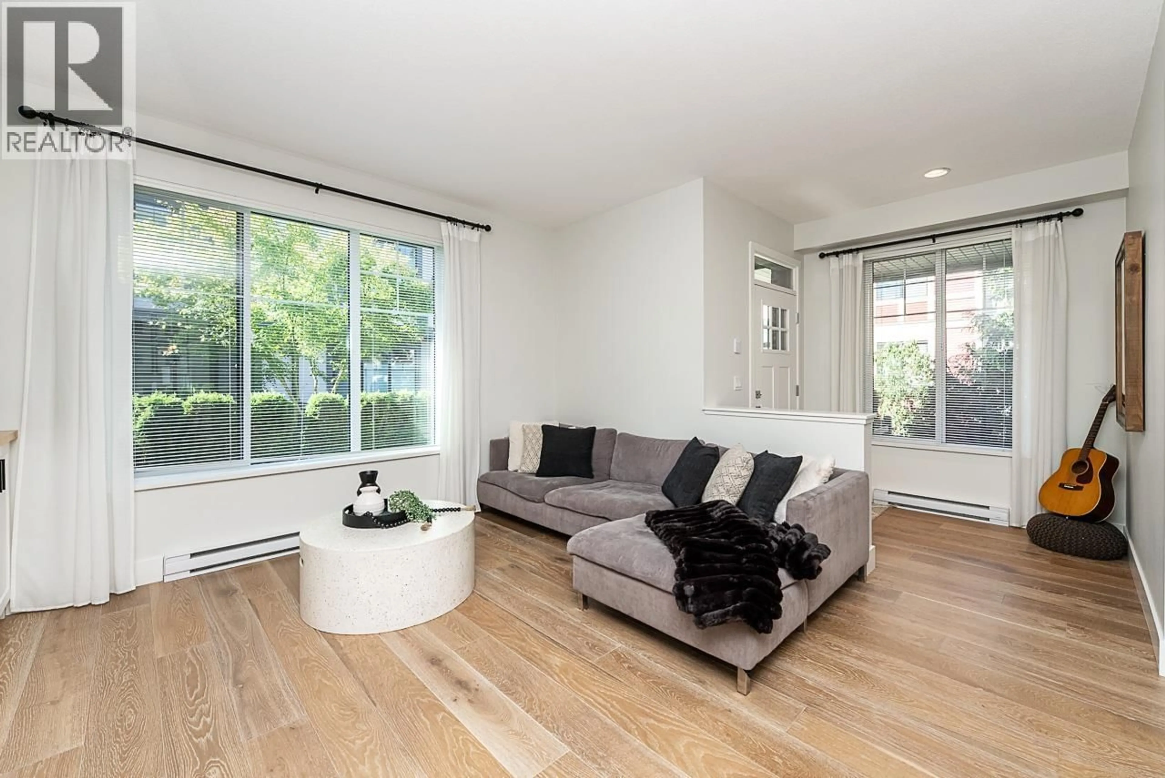 Living room with furniture, wood/laminate floor for 85 - 3306 PRINCETON AVENUE, Coquitlam British Columbia V3E0M9