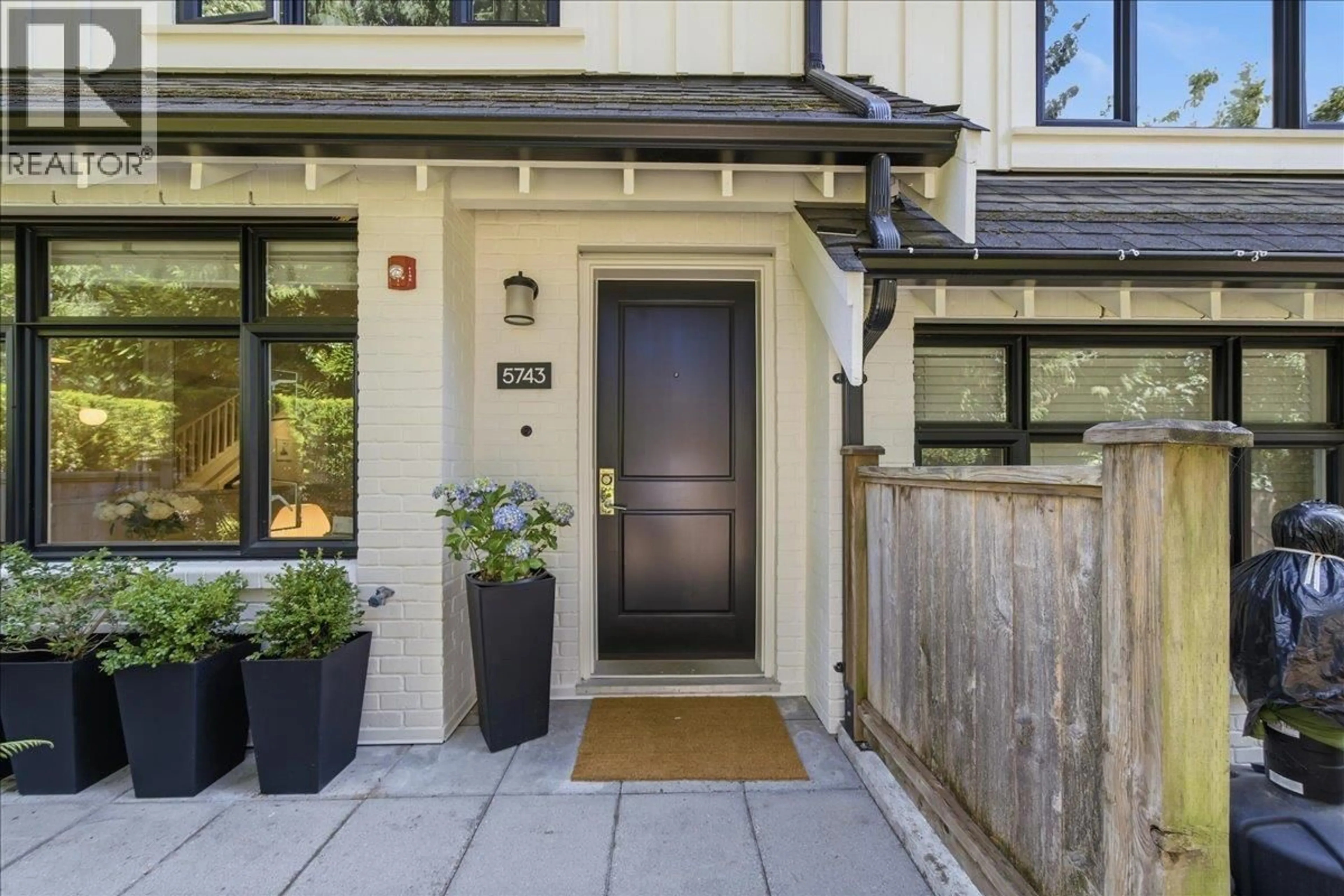 Indoor entryway for 5743 ST GEORGE STREET, Vancouver British Columbia V5W2Y4