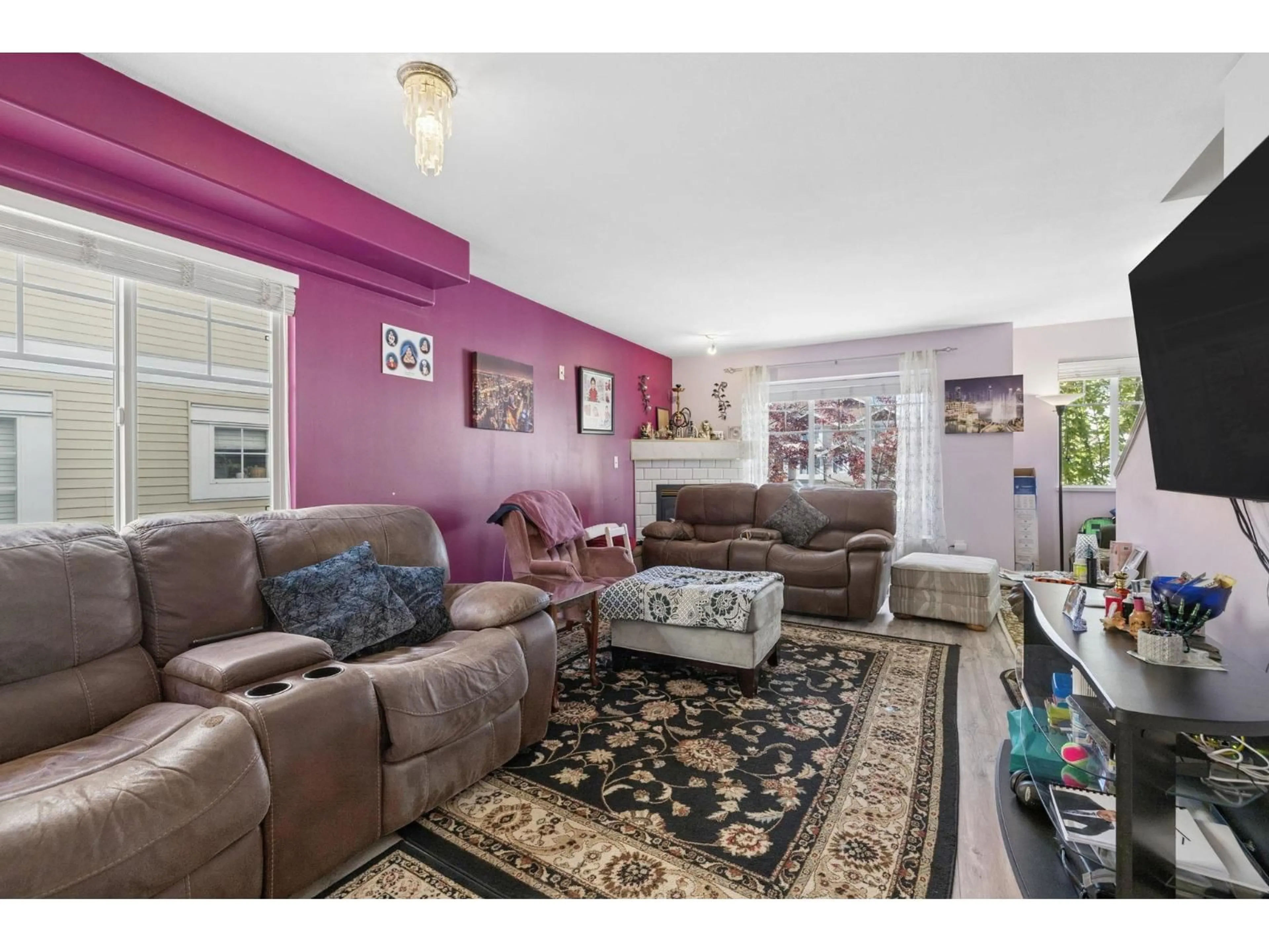 Living room with furniture, unknown for 28 - 12110 75A AVENUE, Surrey British Columbia V3W1M1