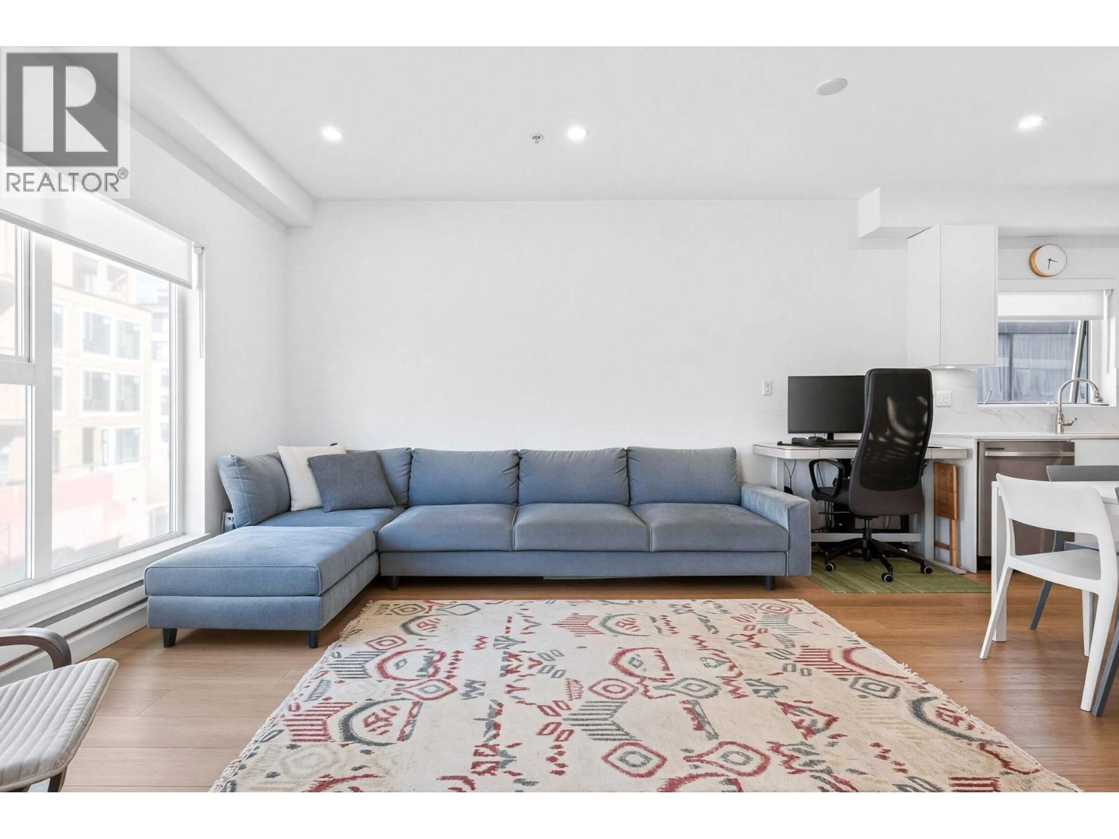 Living room with furniture, unknown for 301 - 2331 KELLY AVENUE, Port Coquitlam British Columbia V3C1Y3