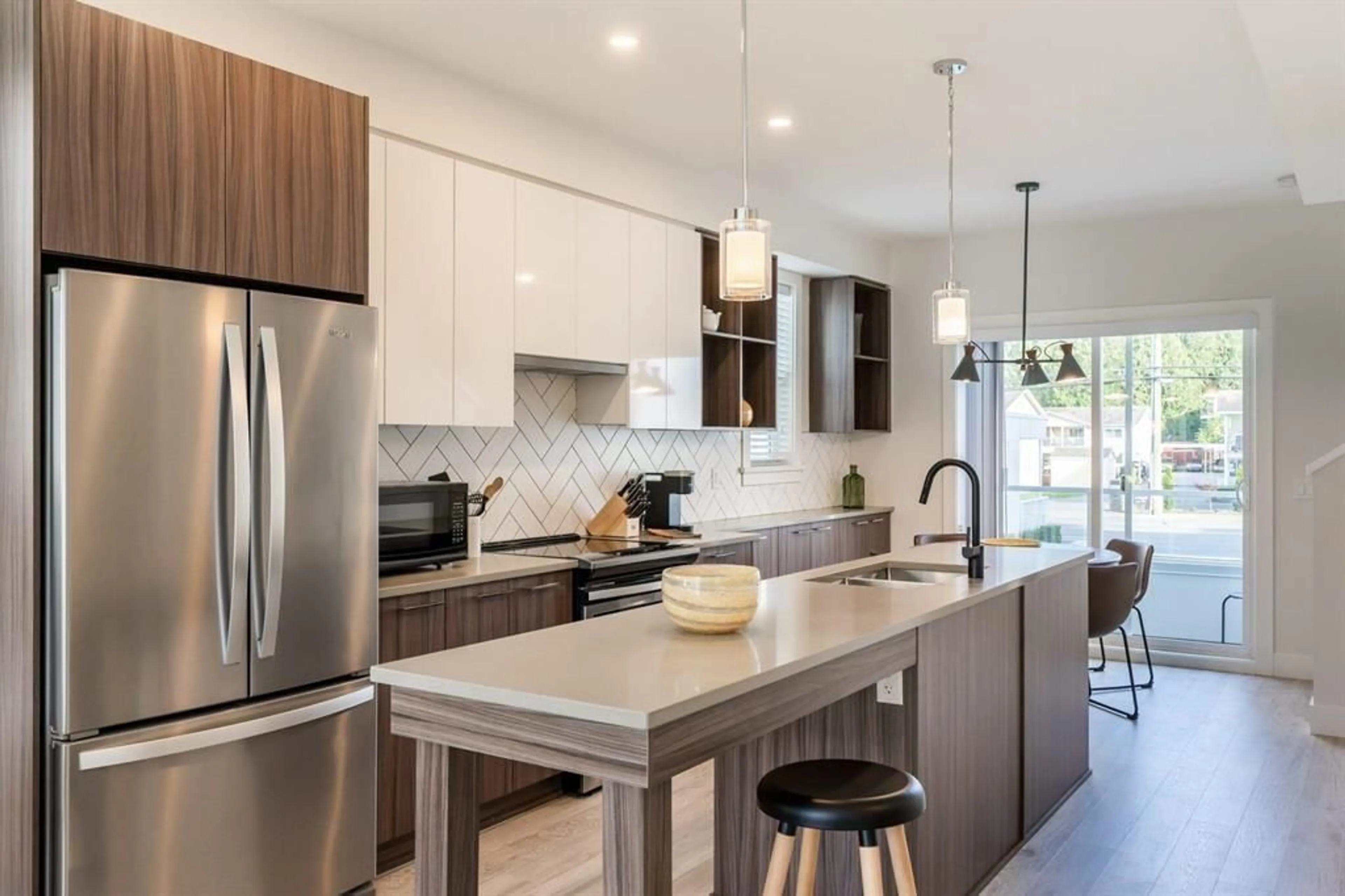 Contemporary kitchen, ceramic/tile floor for 16 - 2505 WARE STREET, Abbotsford British Columbia V2S0K3