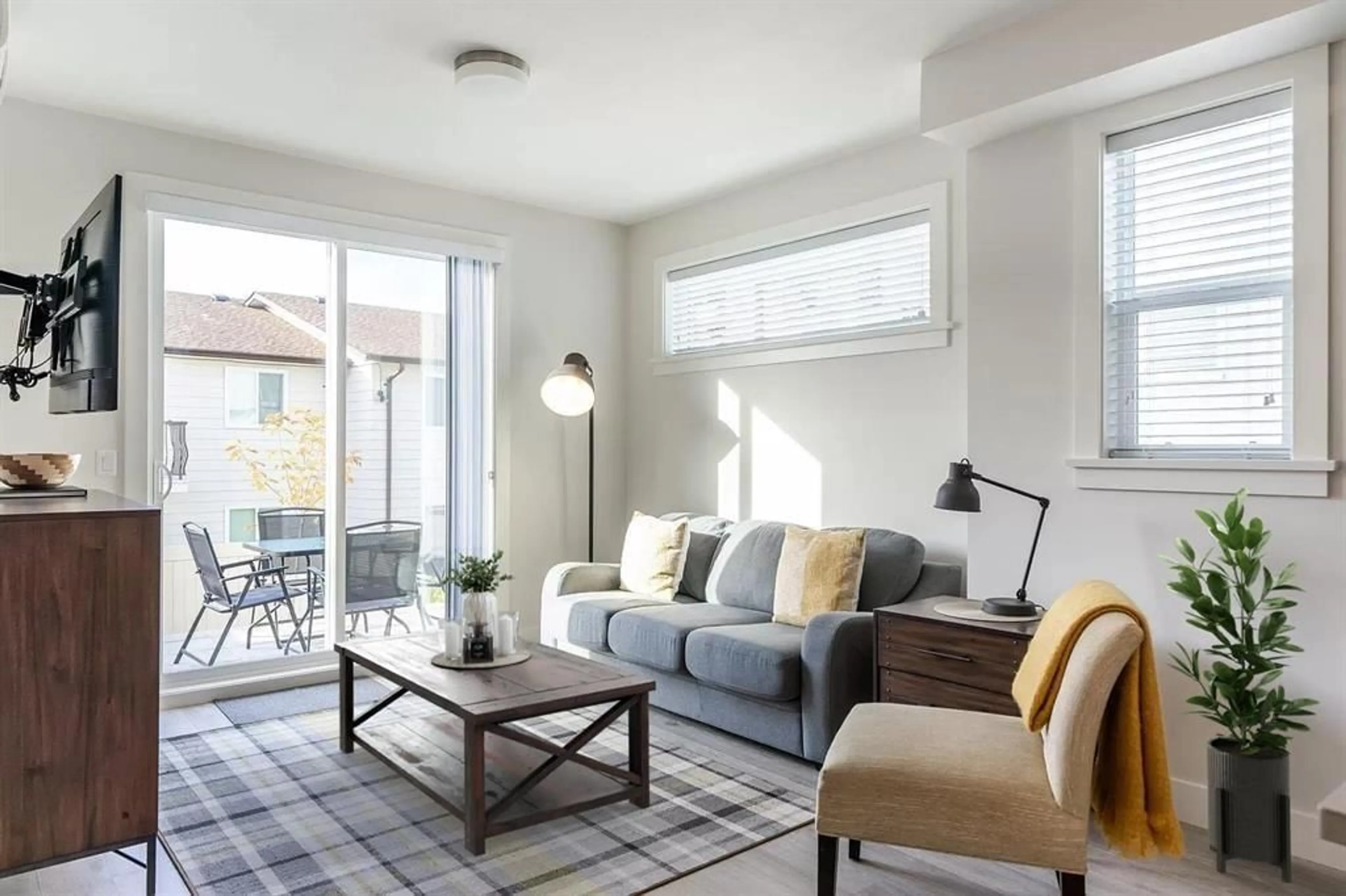 Living room with furniture, unknown for 16 - 2505 WARE STREET, Abbotsford British Columbia V2S0K3