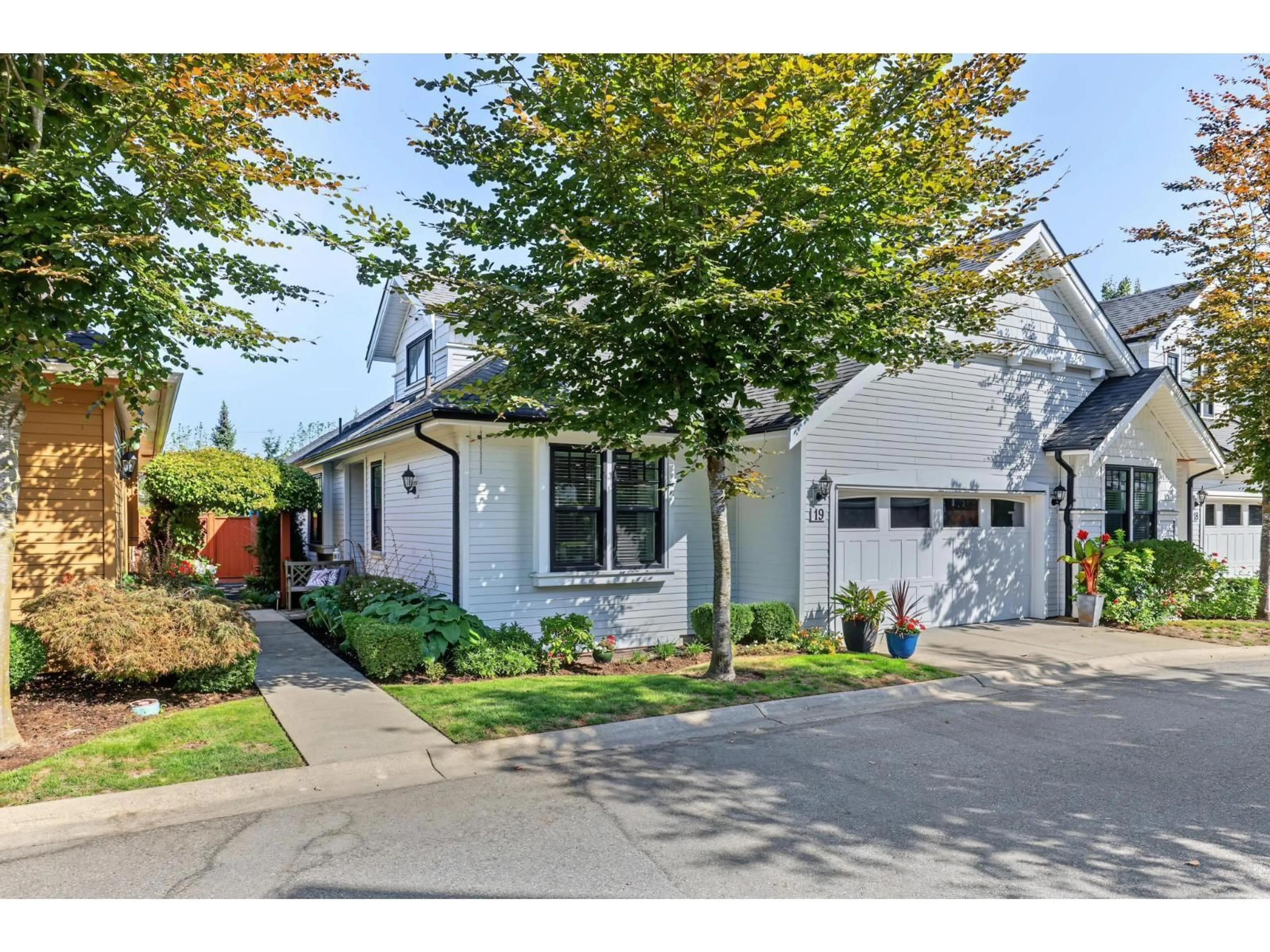 Home with vinyl exterior material, street for 19 - 9235 MCBRIDE STREET, Langley British Columbia V1M4G1
