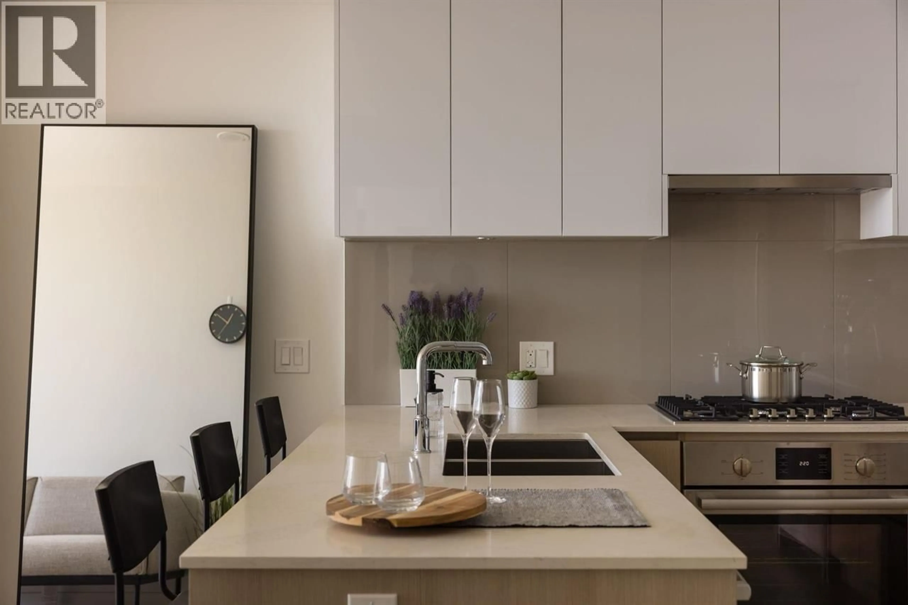 Contemporary kitchen, unknown for 1507 - 618 CARNARVON STREET, New Westminster British Columbia V3M0N9