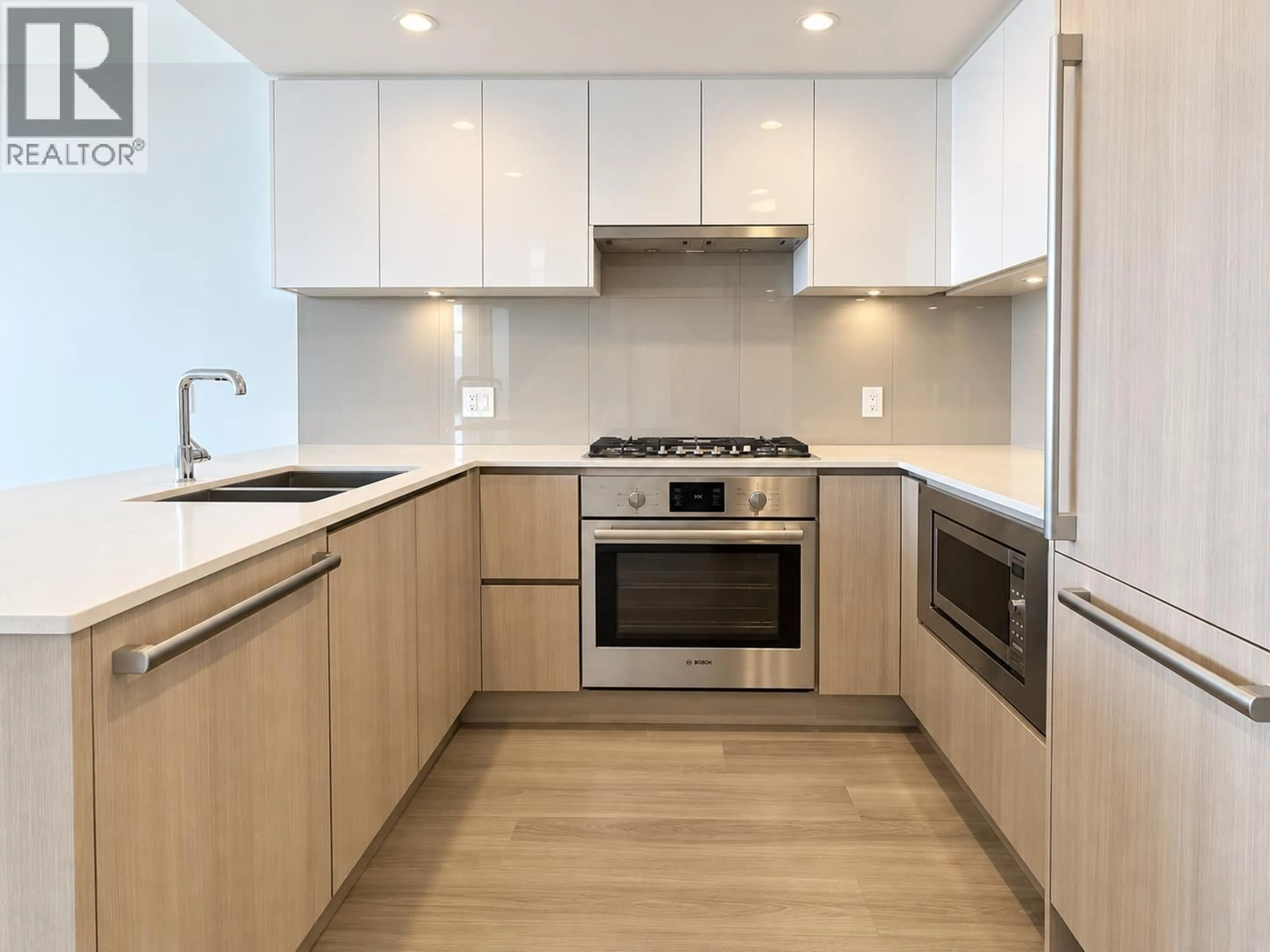Standard kitchen, wood/laminate floor for 1405 - 618 CARNARVON STREET, New Westminster British Columbia V3M0N9
