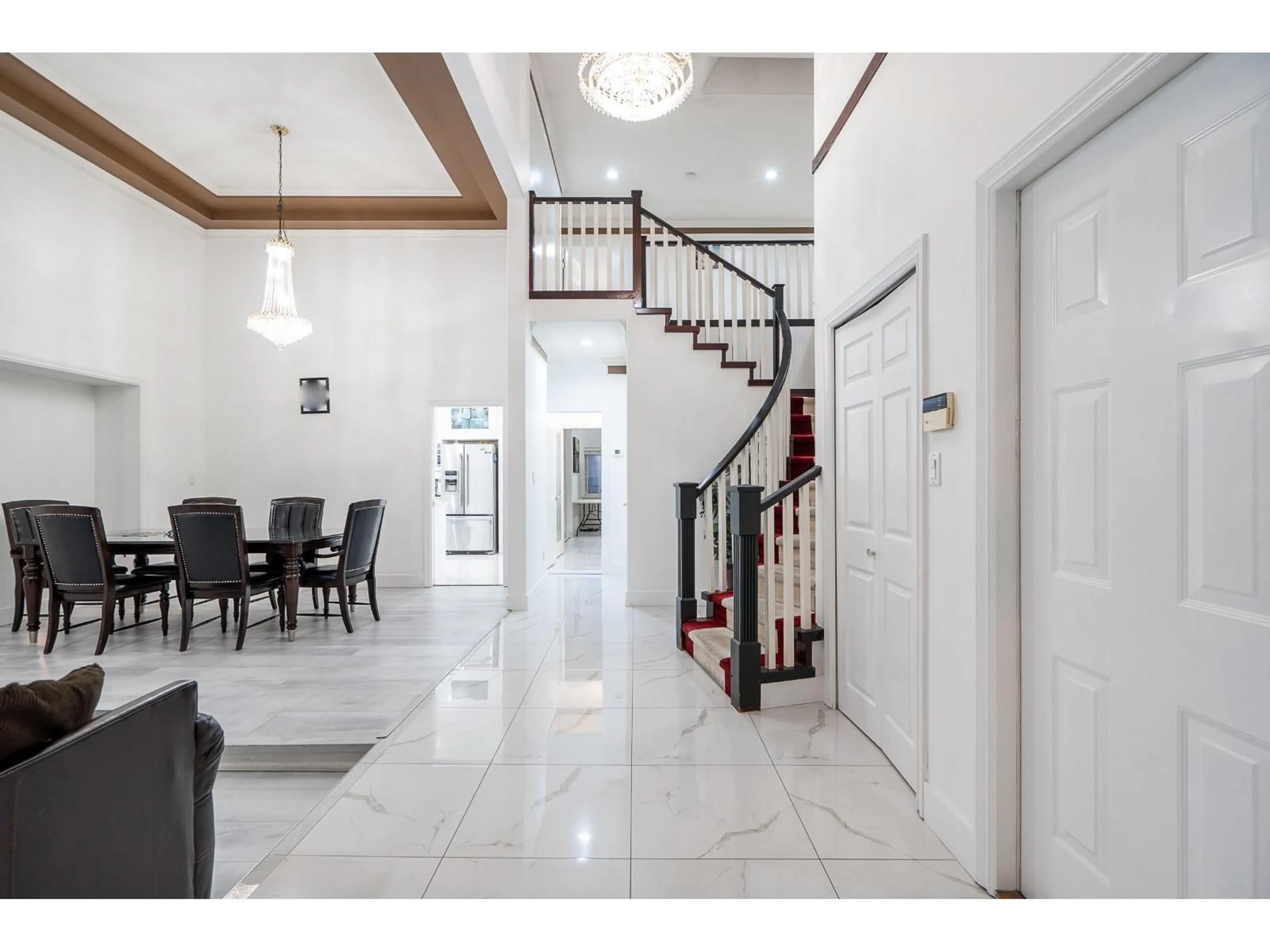 Indoor foyer for 9534 124 STREET, Surrey British Columbia V3V4S4