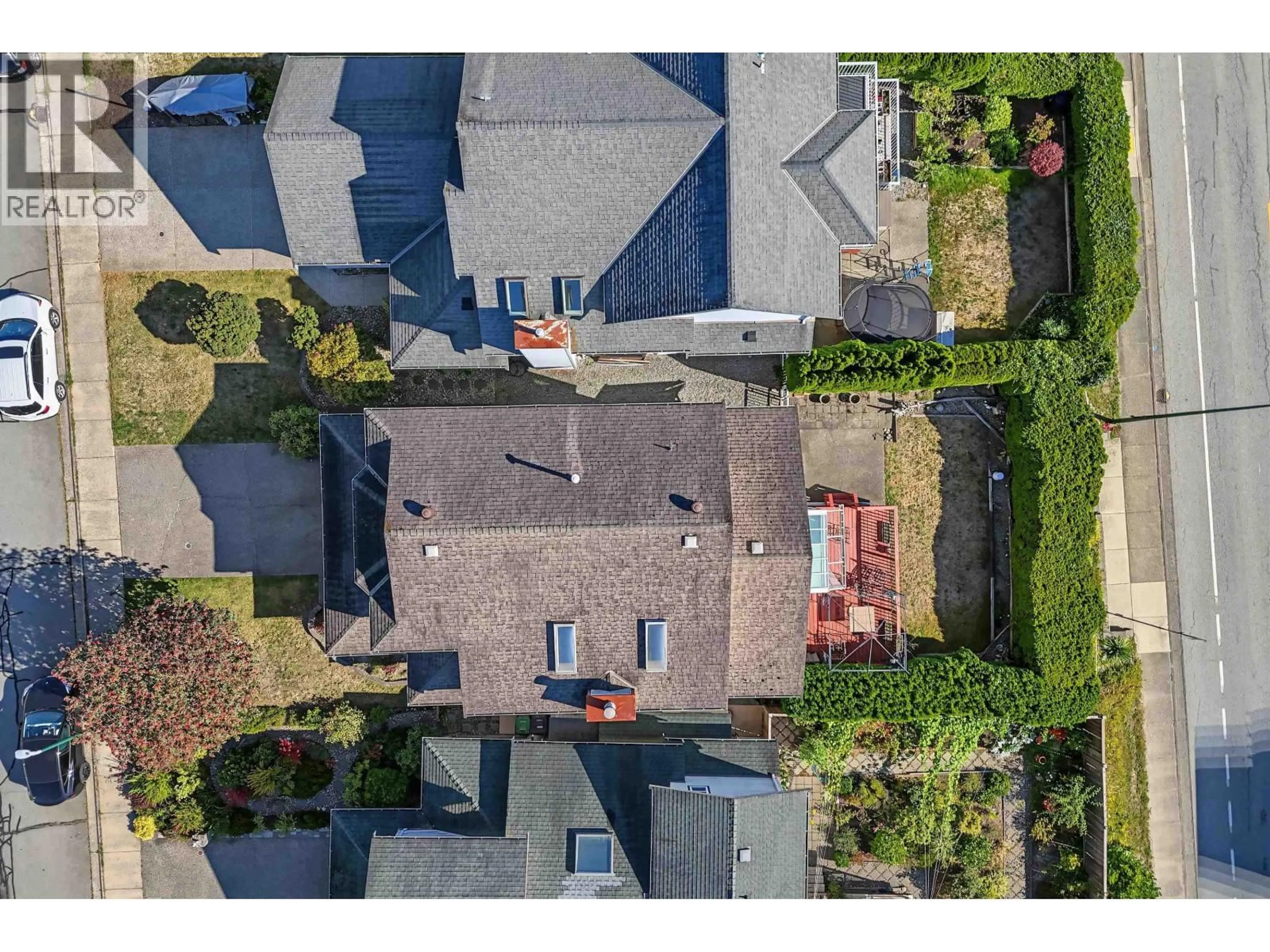 A pic from outside/outdoor area/front of a property/back of a property/a pic from drone, street for 2740 WESTLAKE DRIVE, Coquitlam British Columbia V3C5J7
