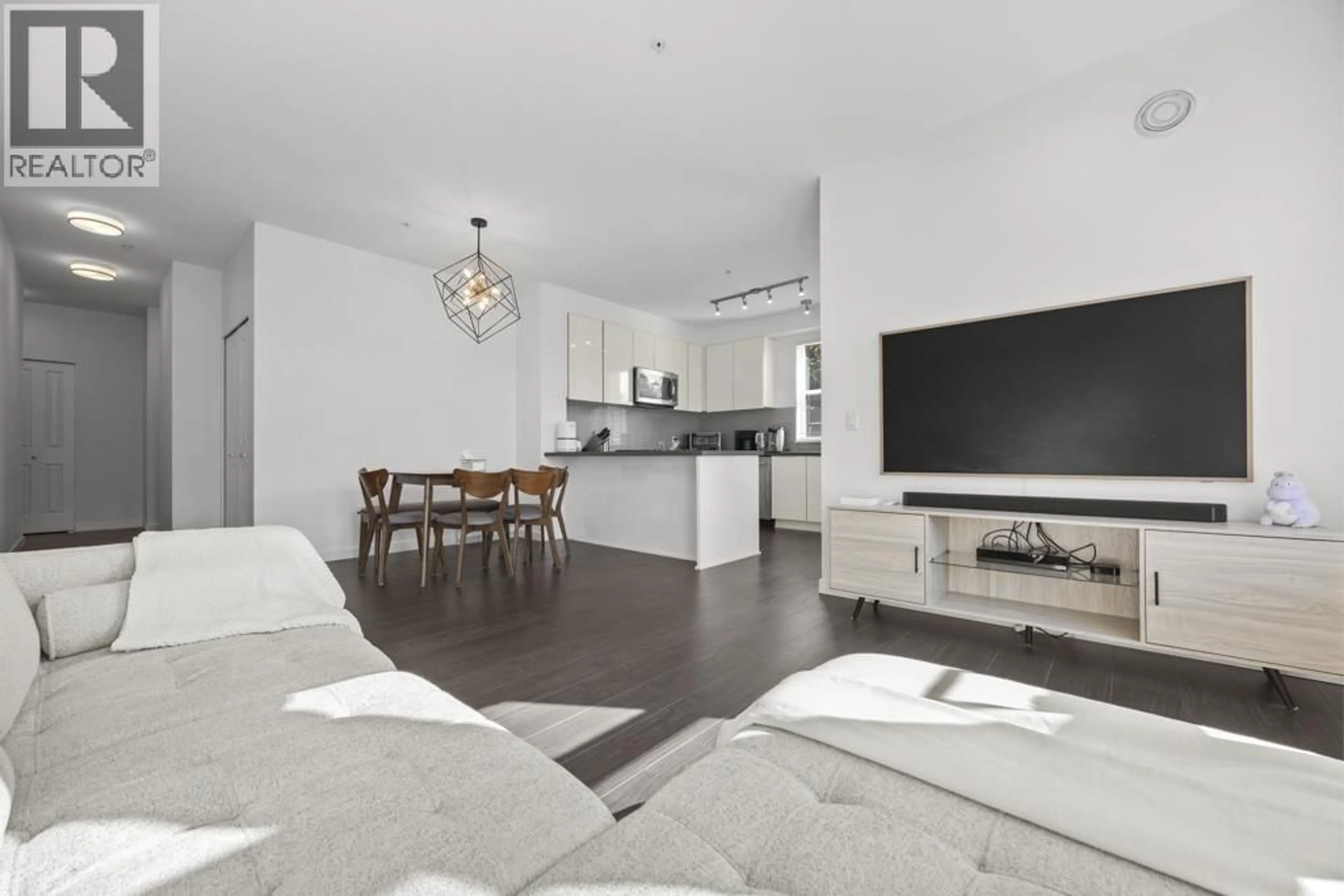 Living room with furniture, unknown for 216 - 607 COTTONWOOD AVENUE, Coquitlam British Columbia V3J0H1