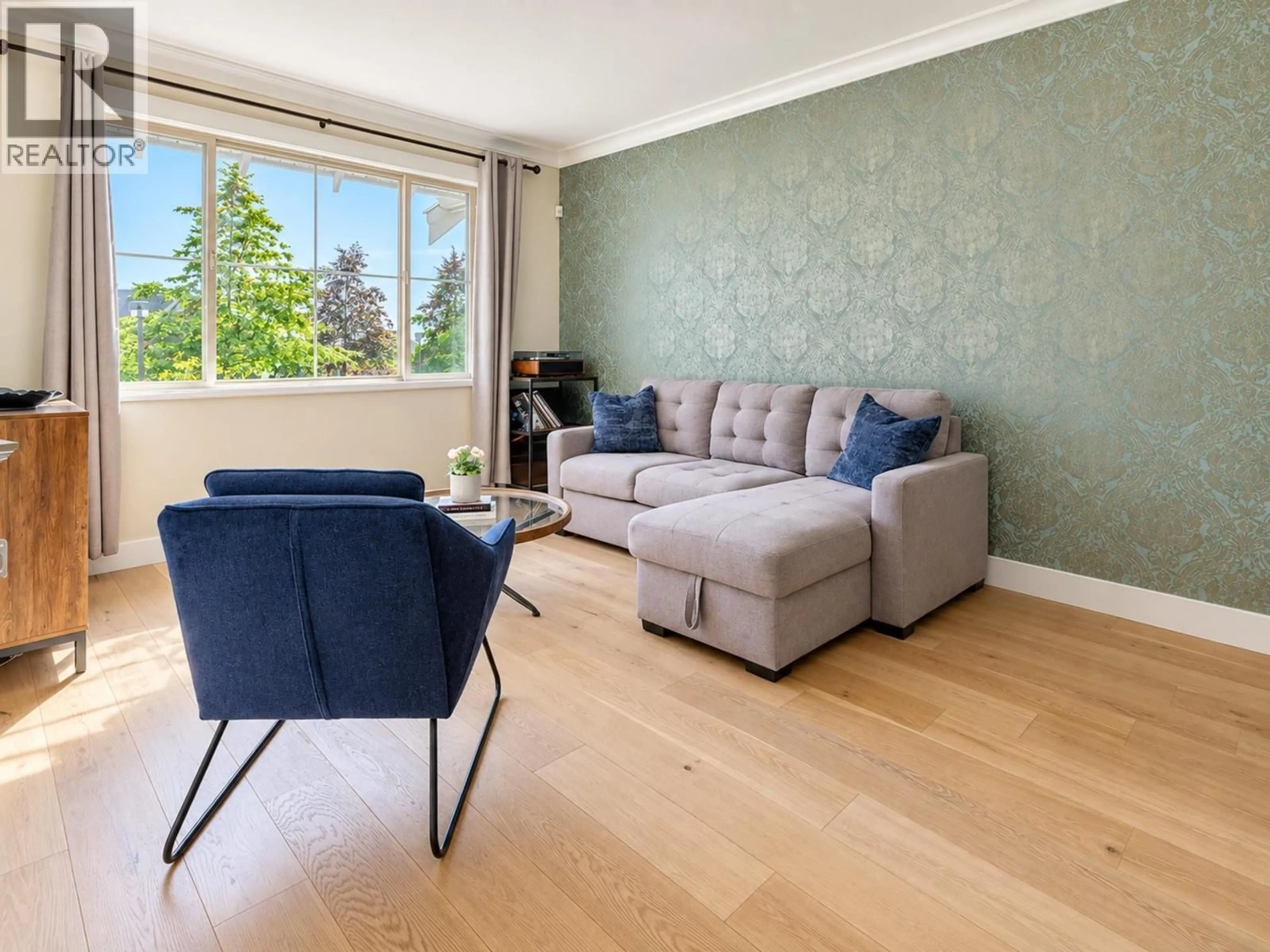 Living room with furniture, wood/laminate floor for 167 FERNWAY DRIVE, Port Moody British Columbia V3H5M1