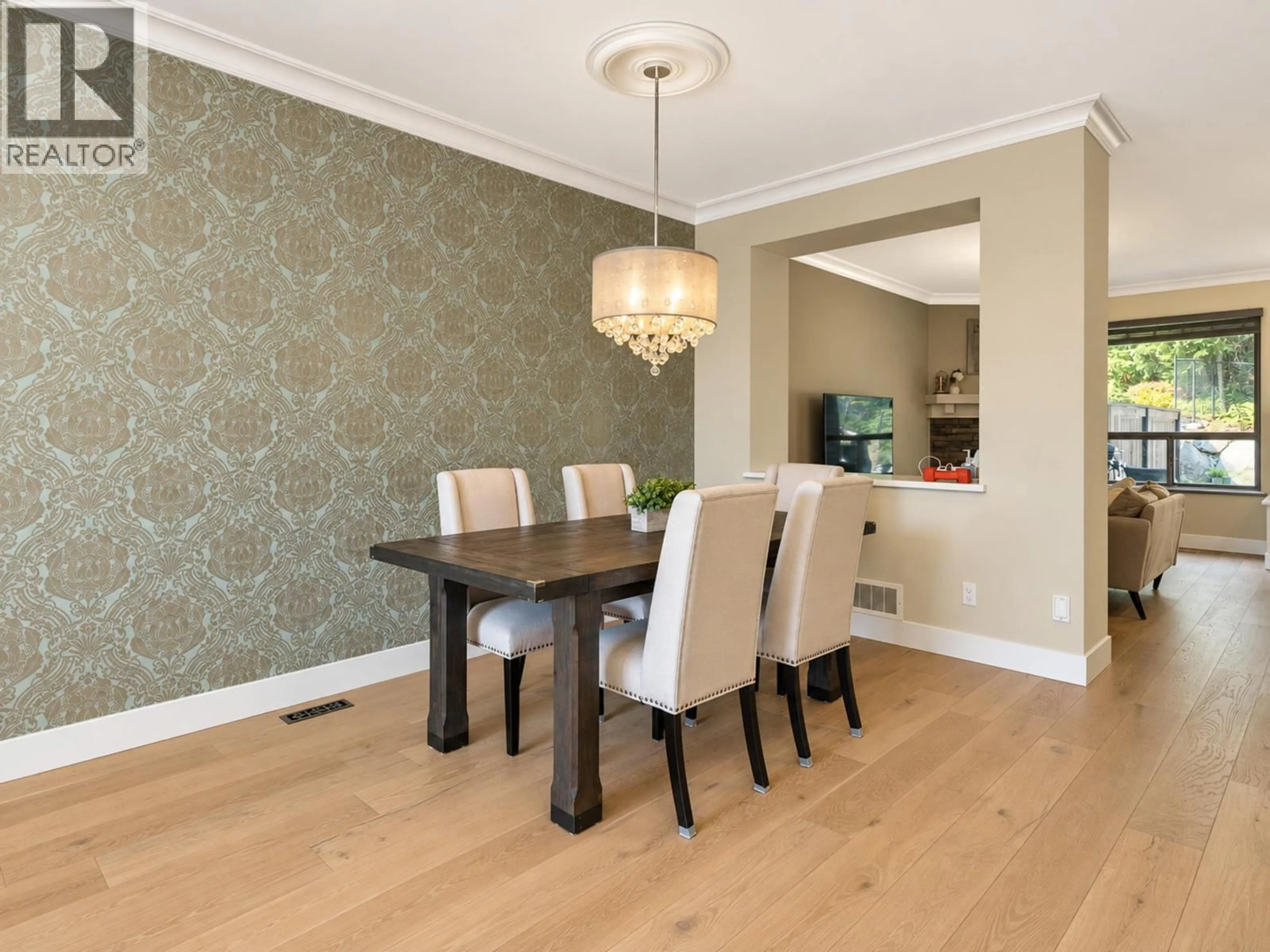 Dining room, wood/laminate floor for 167 FERNWAY DRIVE, Port Moody British Columbia V3H5M1