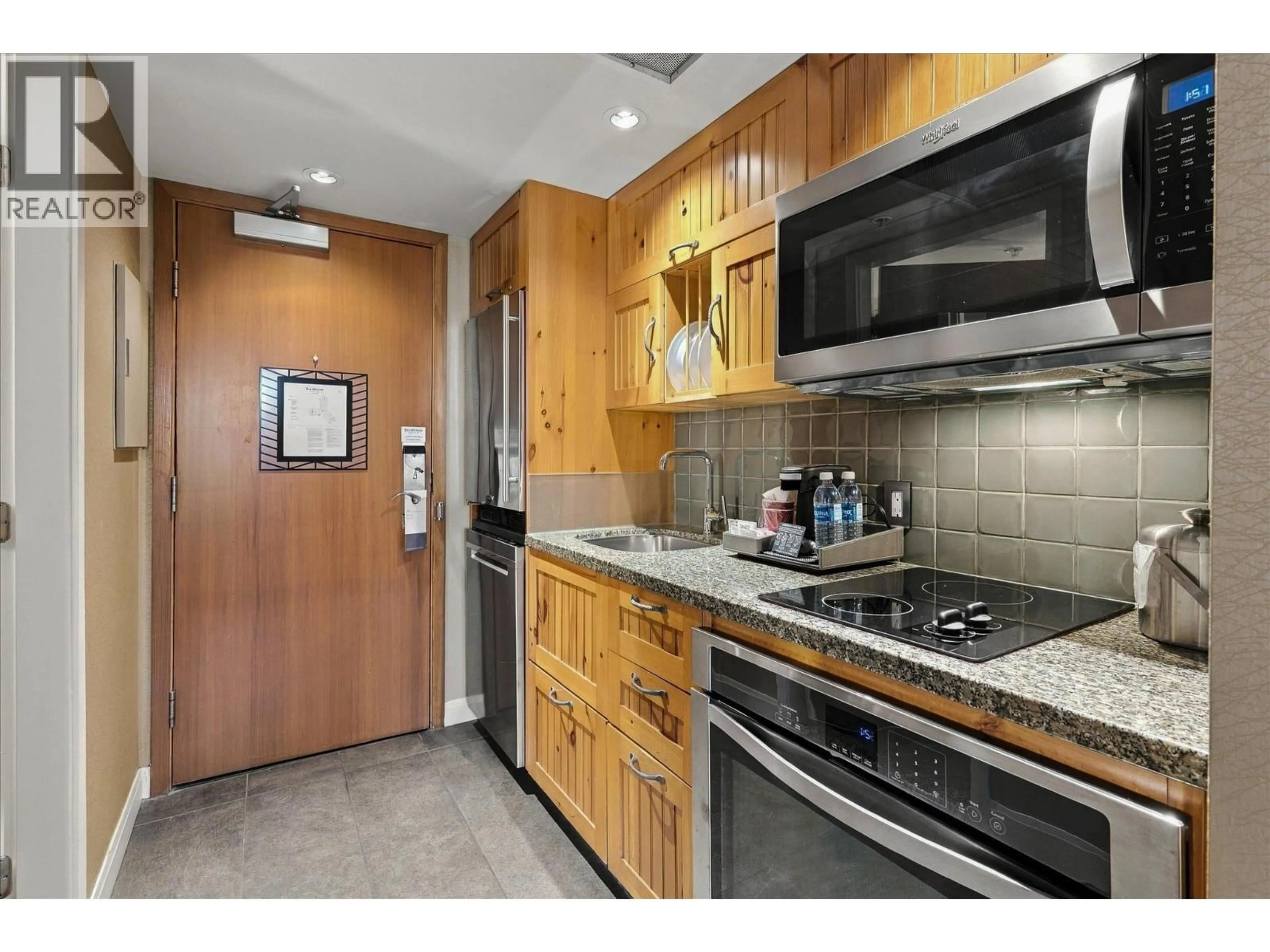 Standard kitchen, ceramic/tile floor for 460 - 4090 WHISTLER WAY, Whistler British Columbia V8E1J3