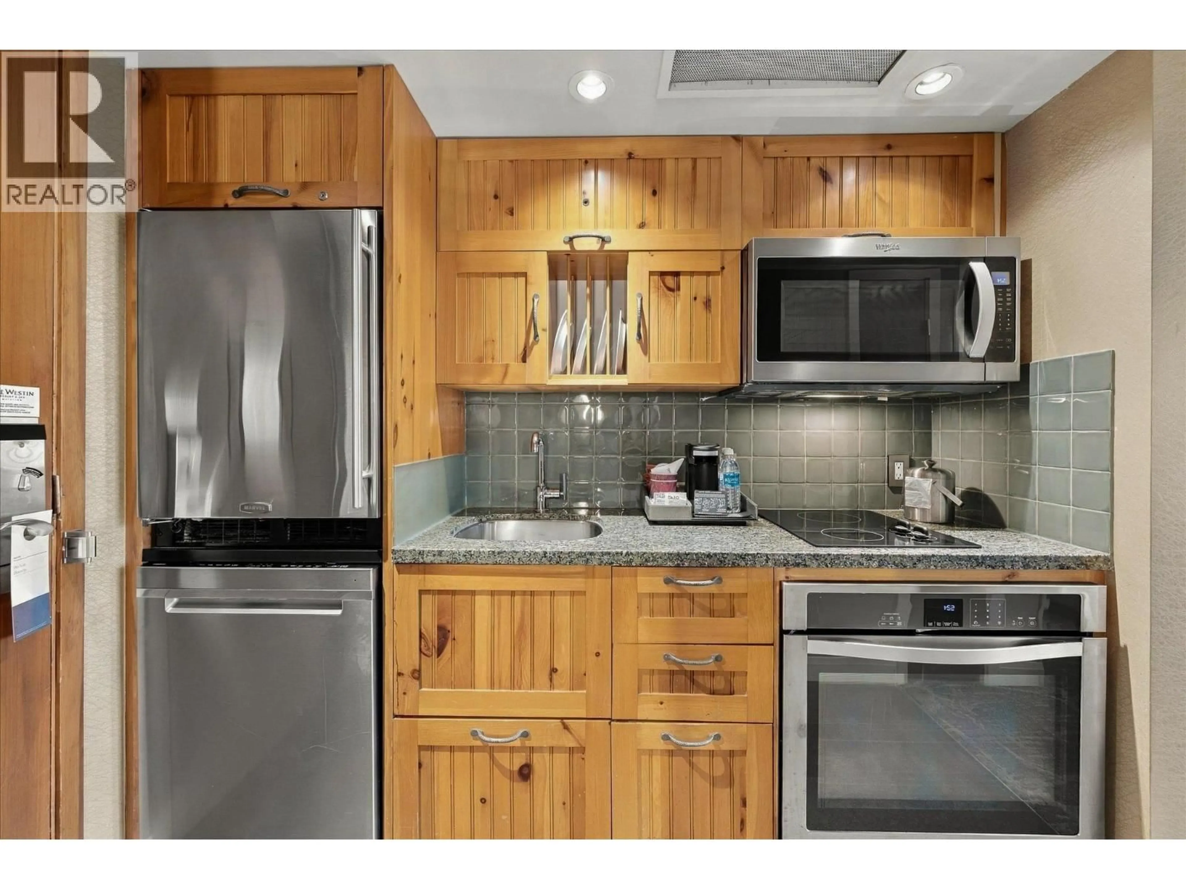 Standard kitchen, unknown for 460 - 4090 WHISTLER WAY, Whistler British Columbia V8E1J3