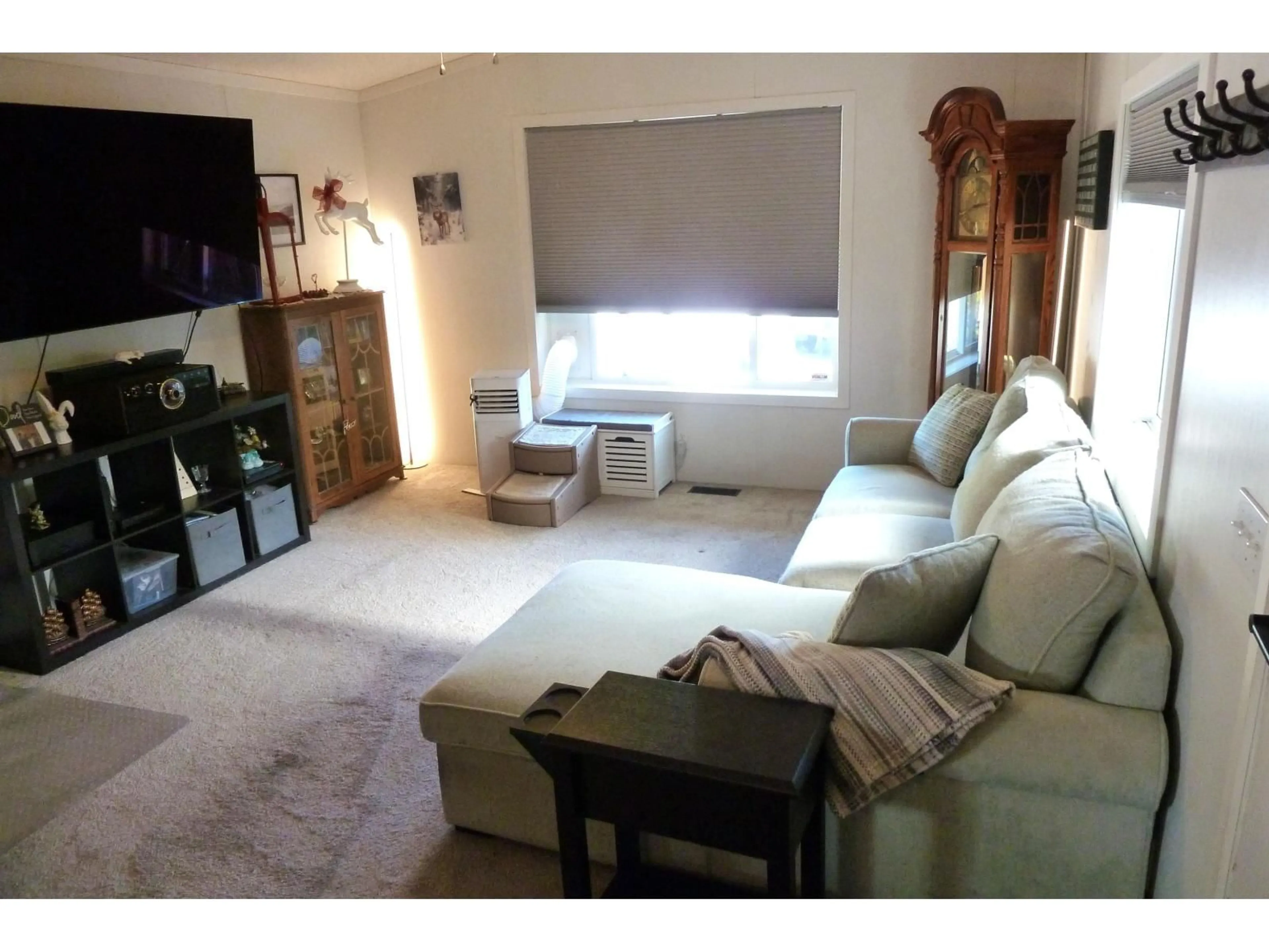 Living room with furniture, unknown for 2103 TYNE PLACE, Surrey British Columbia V4A5K6