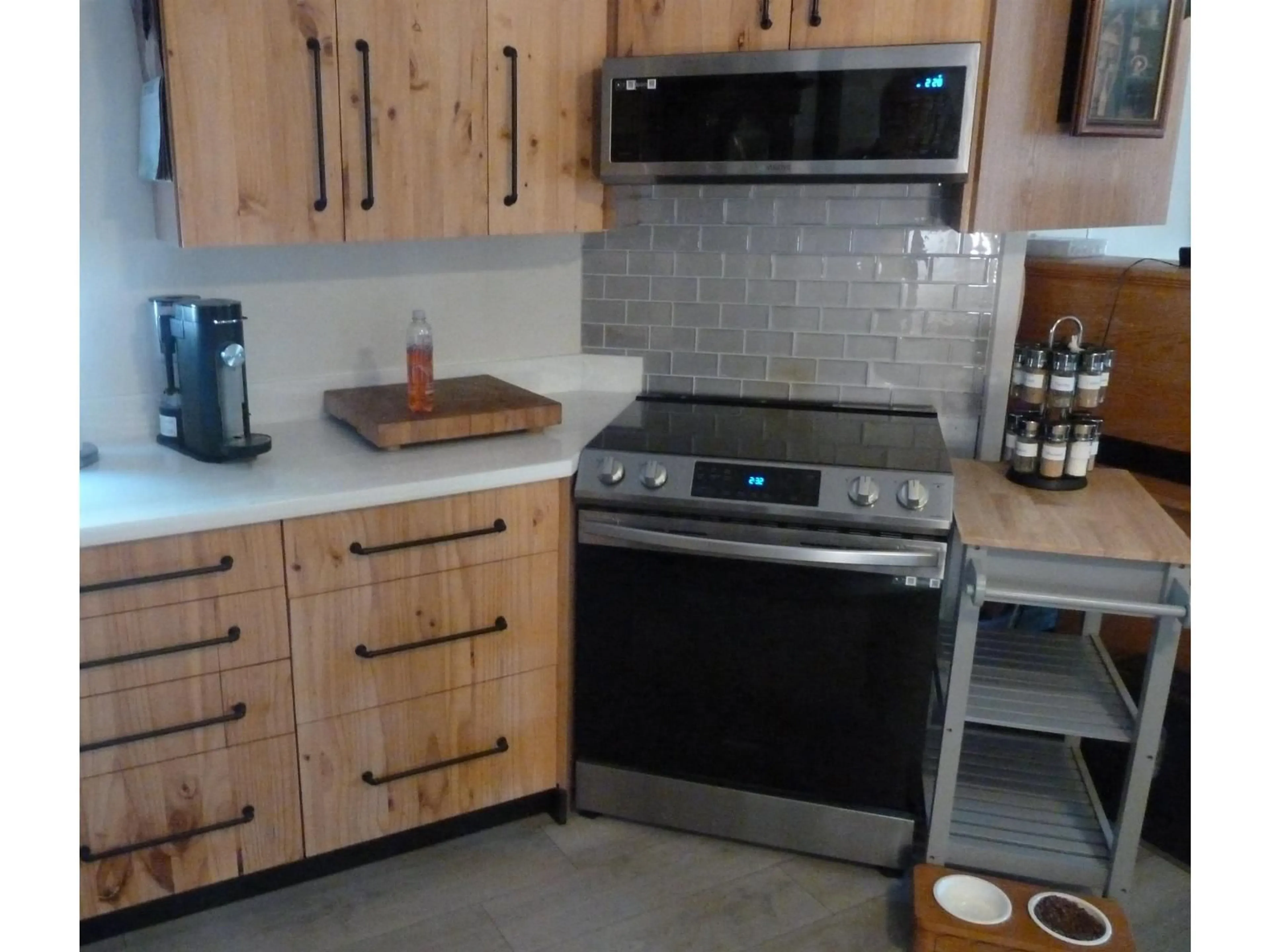 Standard kitchen, unknown for 2103 TYNE PLACE, Surrey British Columbia V4A5K6