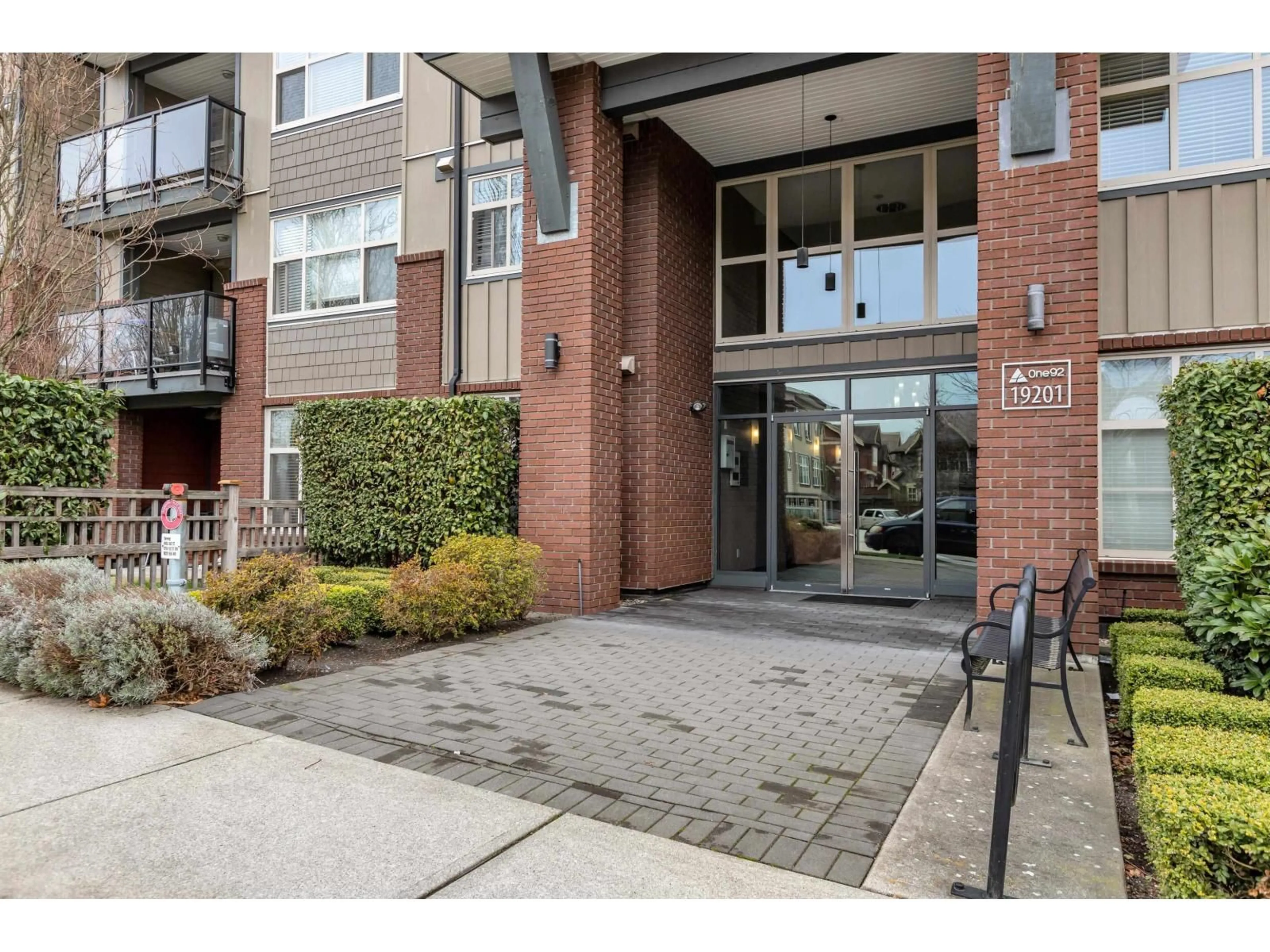 Indoor foyer for 107 - 19201 66A AVENUE, Surrey British Columbia V4N6N7