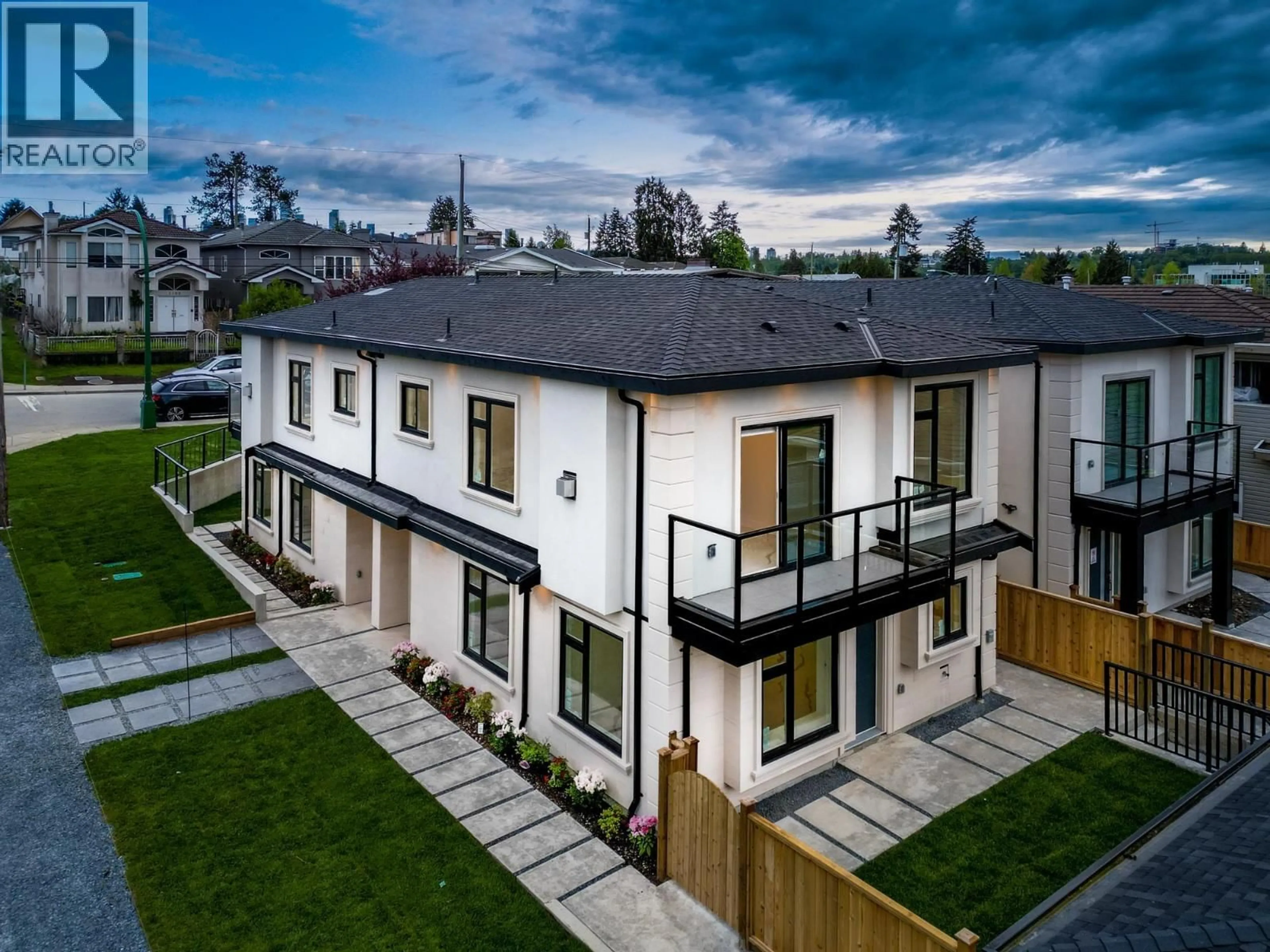 A pic from outside/outdoor area/front of a property/back of a property/a pic from drone, unknown for 3087 ROYAL OAK AVENUE, Burnaby British Columbia V5G4H5