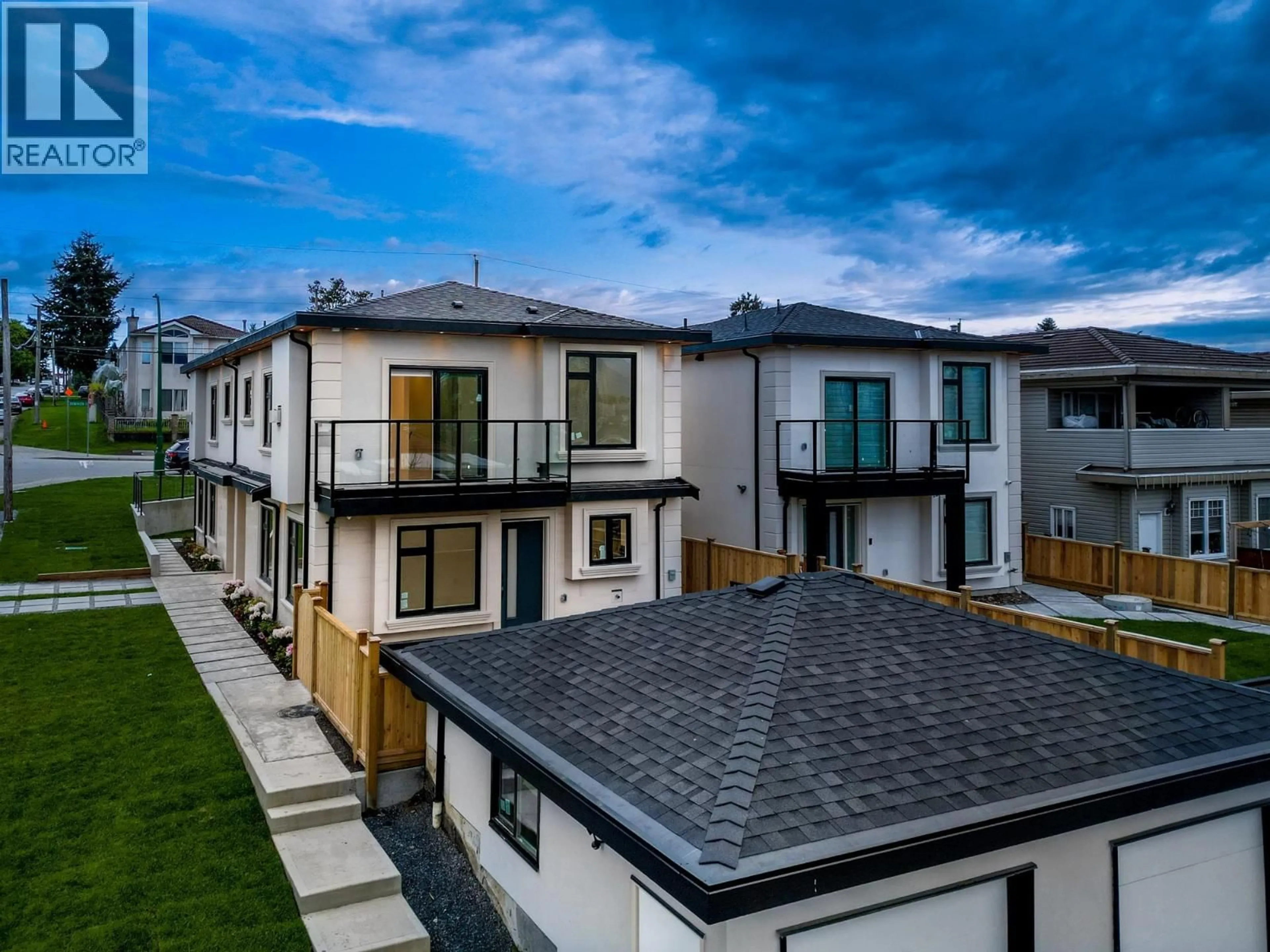 A pic from outside/outdoor area/front of a property/back of a property/a pic from drone, street for 3087 ROYAL OAK AVENUE, Burnaby British Columbia V5G4H5