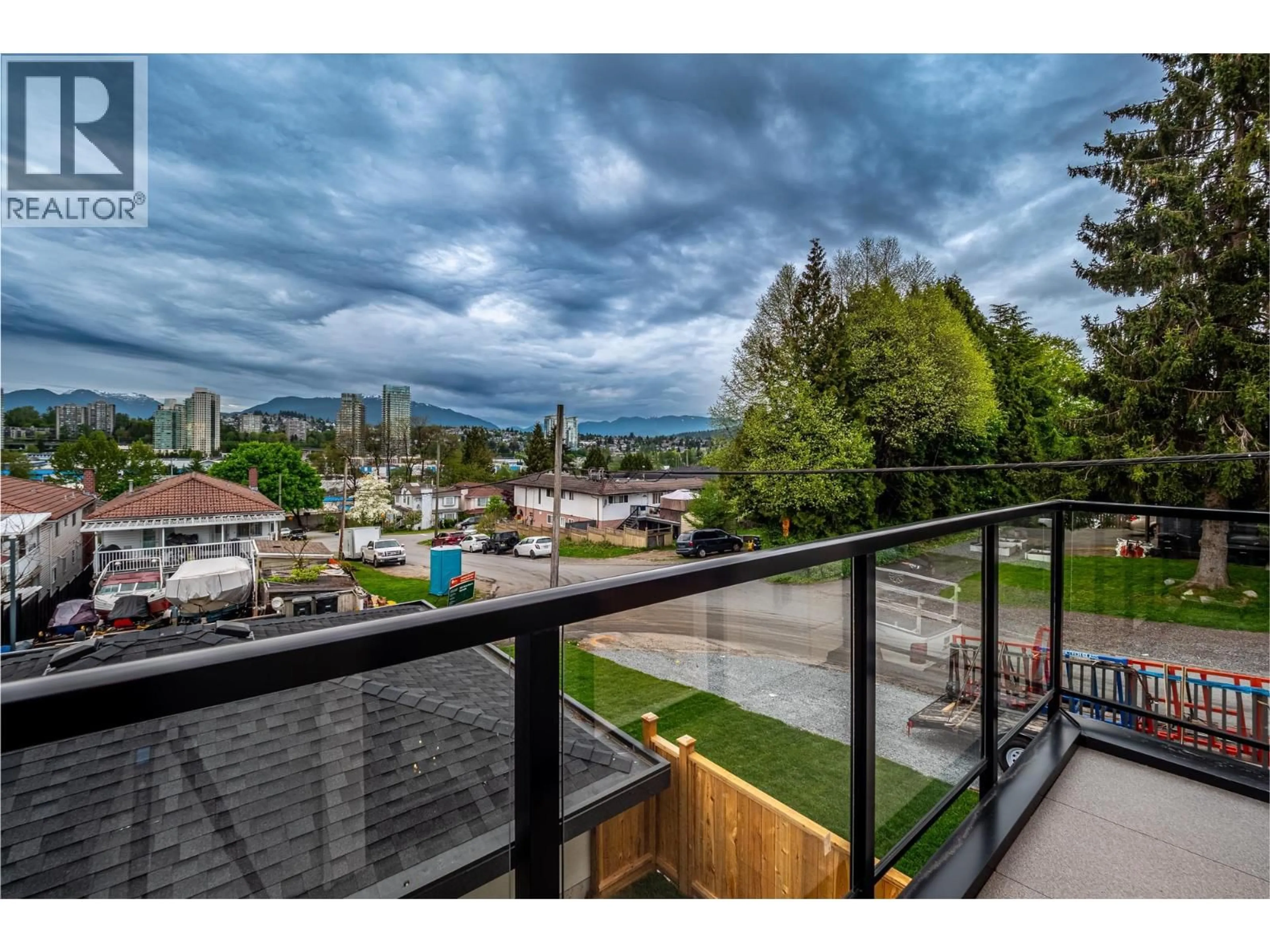A pic from outside/outdoor area/front of a property/back of a property/a pic from drone, mountain view for 3087 ROYAL OAK AVENUE, Burnaby British Columbia V5G4H5