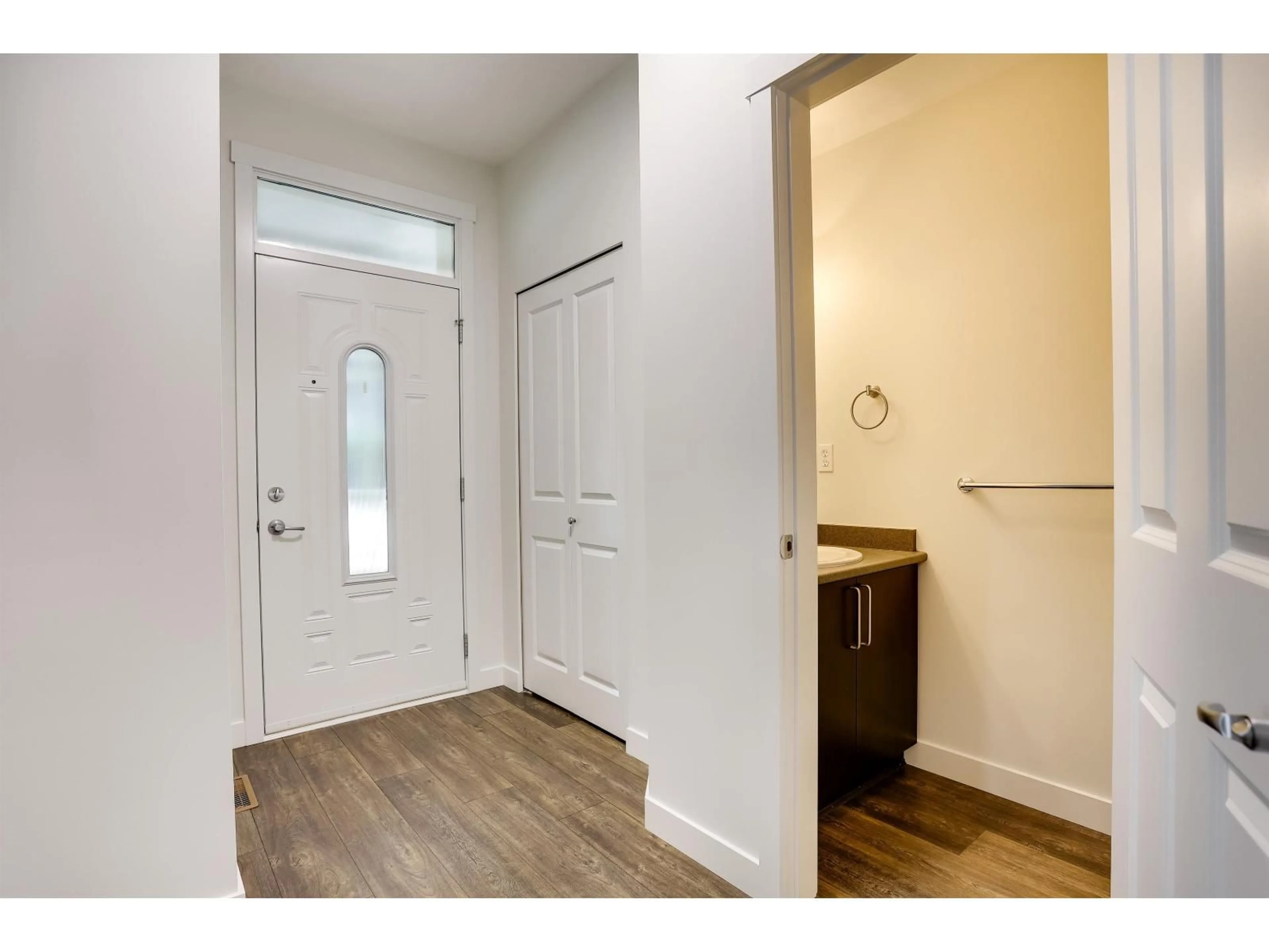 Indoor entryway for 13 - 6575 192 STREET, Surrey British Columbia V4N5T8
