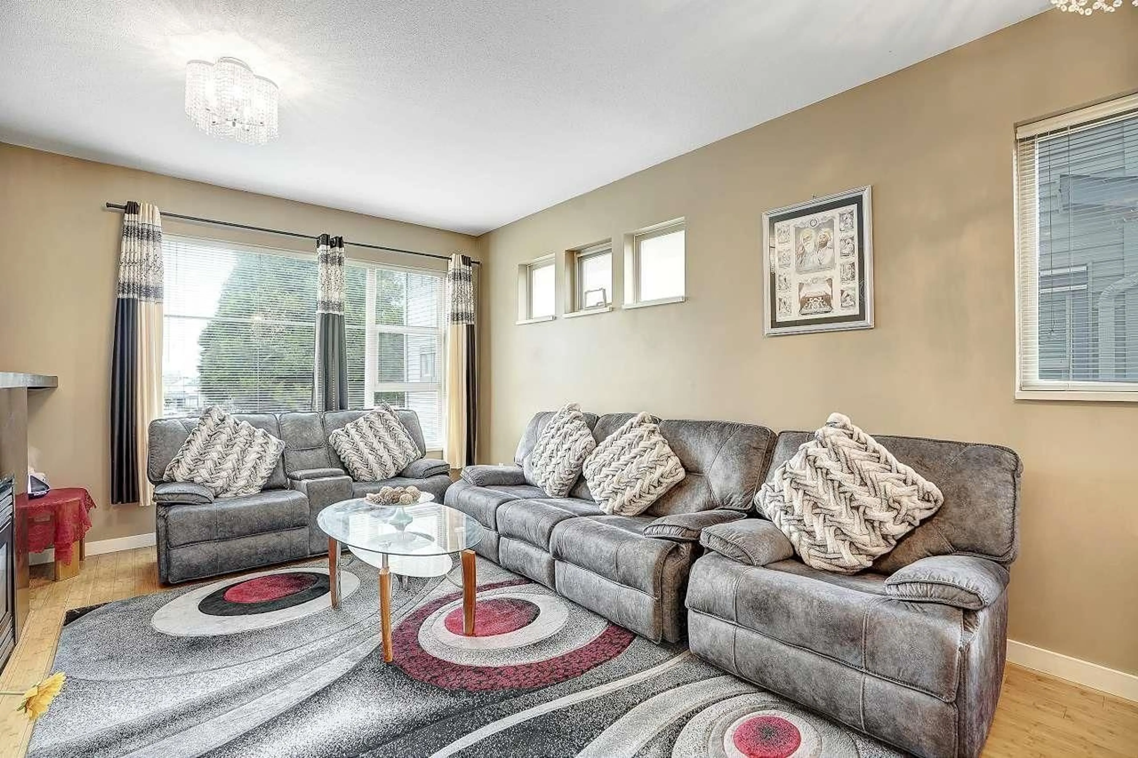 Living room with furniture, carpet floor for 7 - 6033 168 STREET, Surrey British Columbia V3S3X7