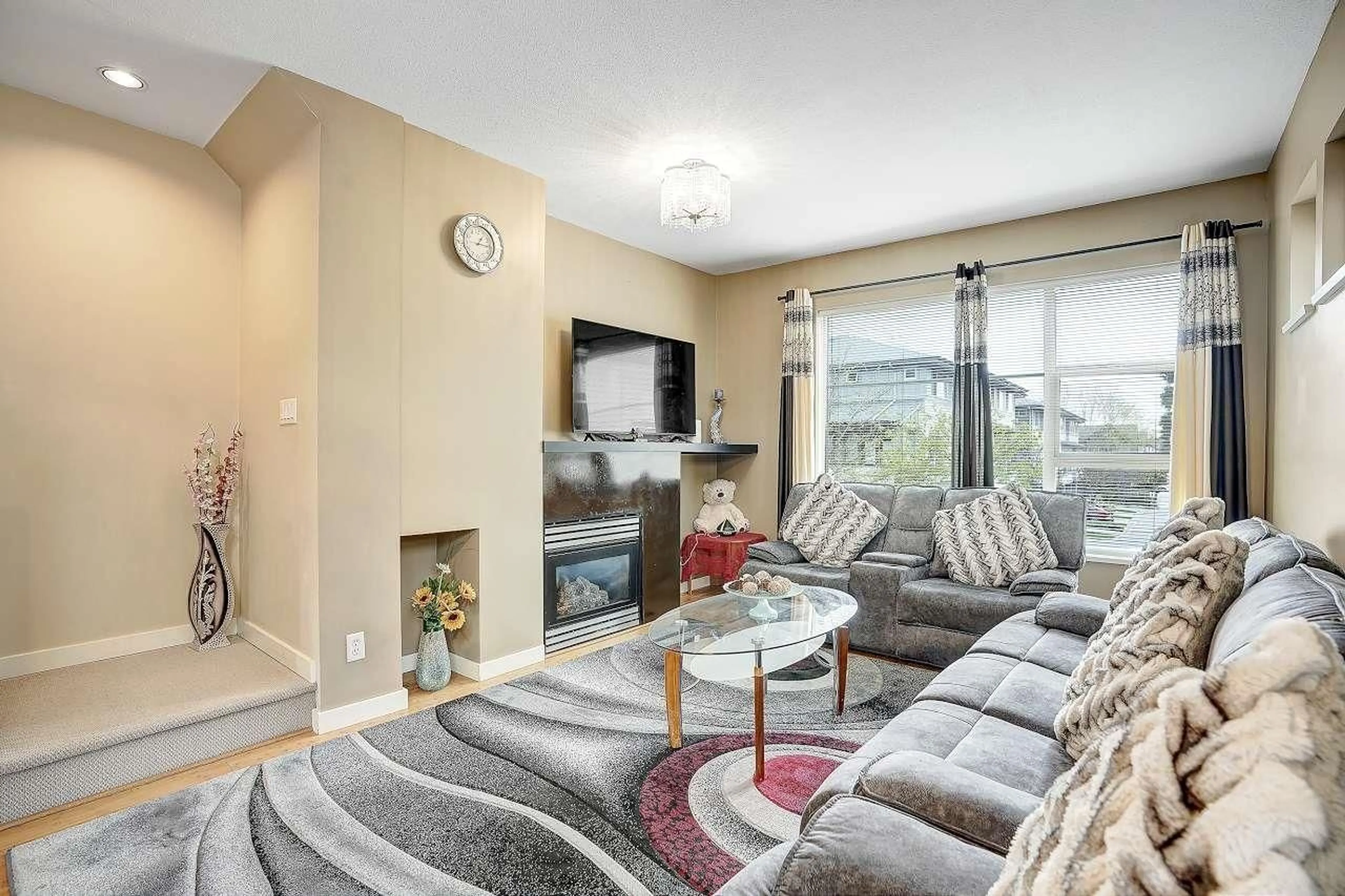 Living room with furniture, unknown for 7 - 6033 168 STREET, Surrey British Columbia V3S3X7