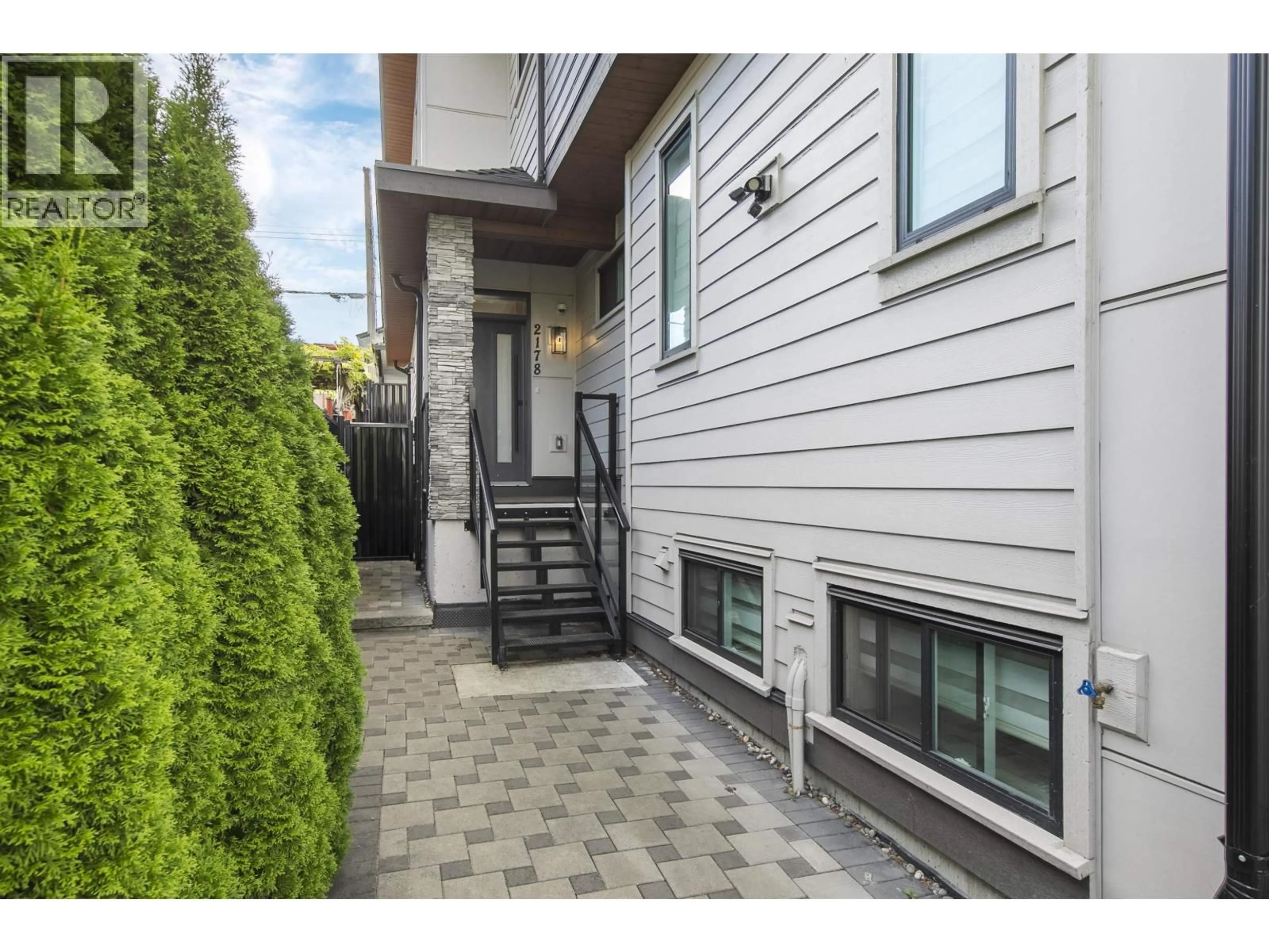Patio, street for 2178 RENFREW STREET, Vancouver British Columbia V5M3J5