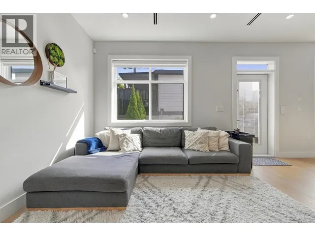 2178 RENFREW STREET, Vancouver 4
