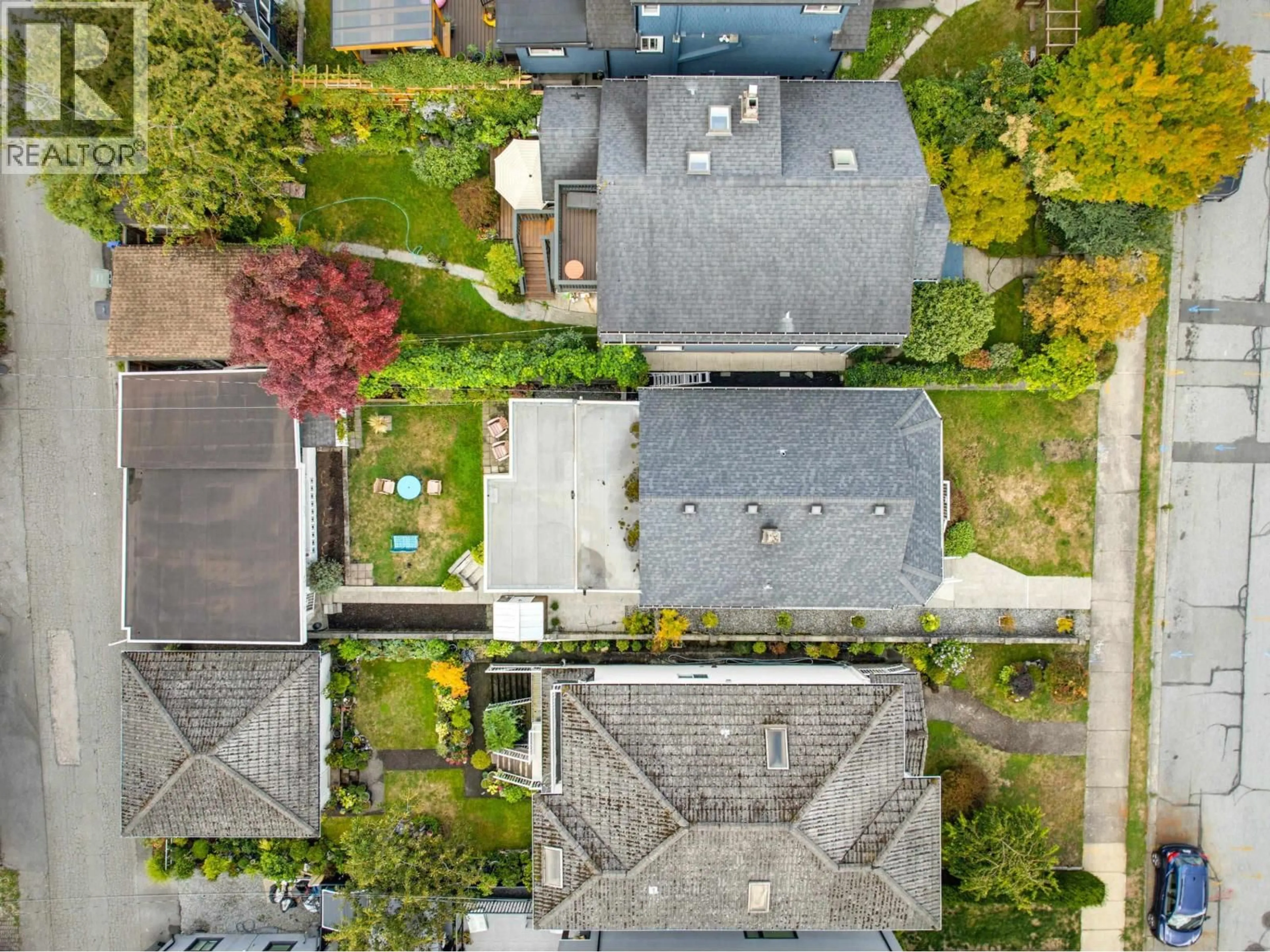 A pic from outside/outdoor area/front of a property/back of a property/a pic from drone, street for 3587 TRIUMPH STREET, Vancouver British Columbia V5K1V2