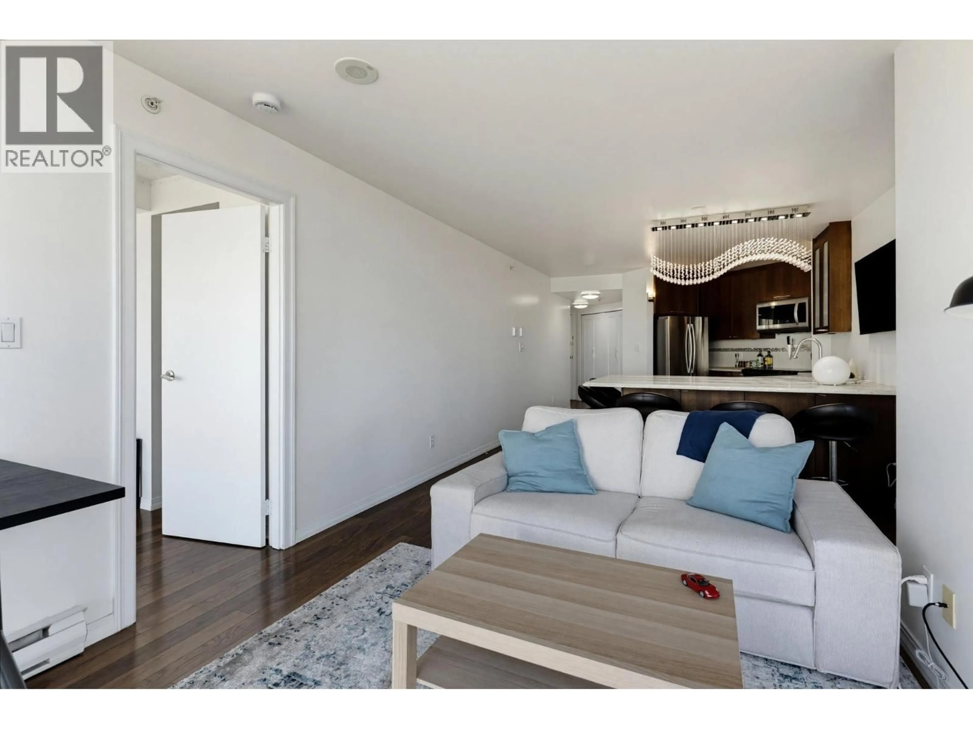 Living room with furniture, wood/laminate floor for 1401 - 907 BEACH AVENUE, Vancouver British Columbia V6Z2R3