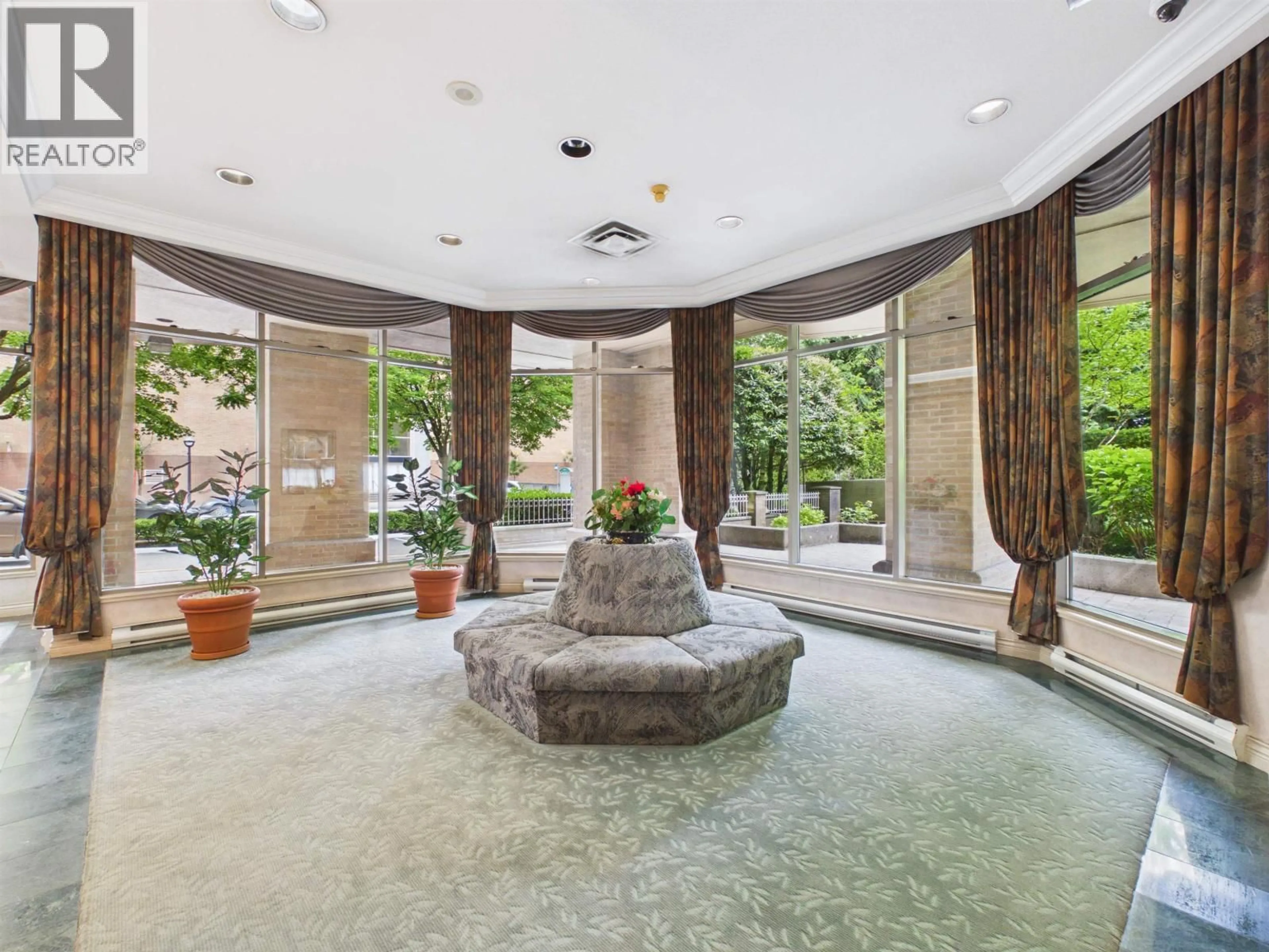 Lobby for 401 - 4830 BENNETT STREET, Burnaby British Columbia V5H4P6