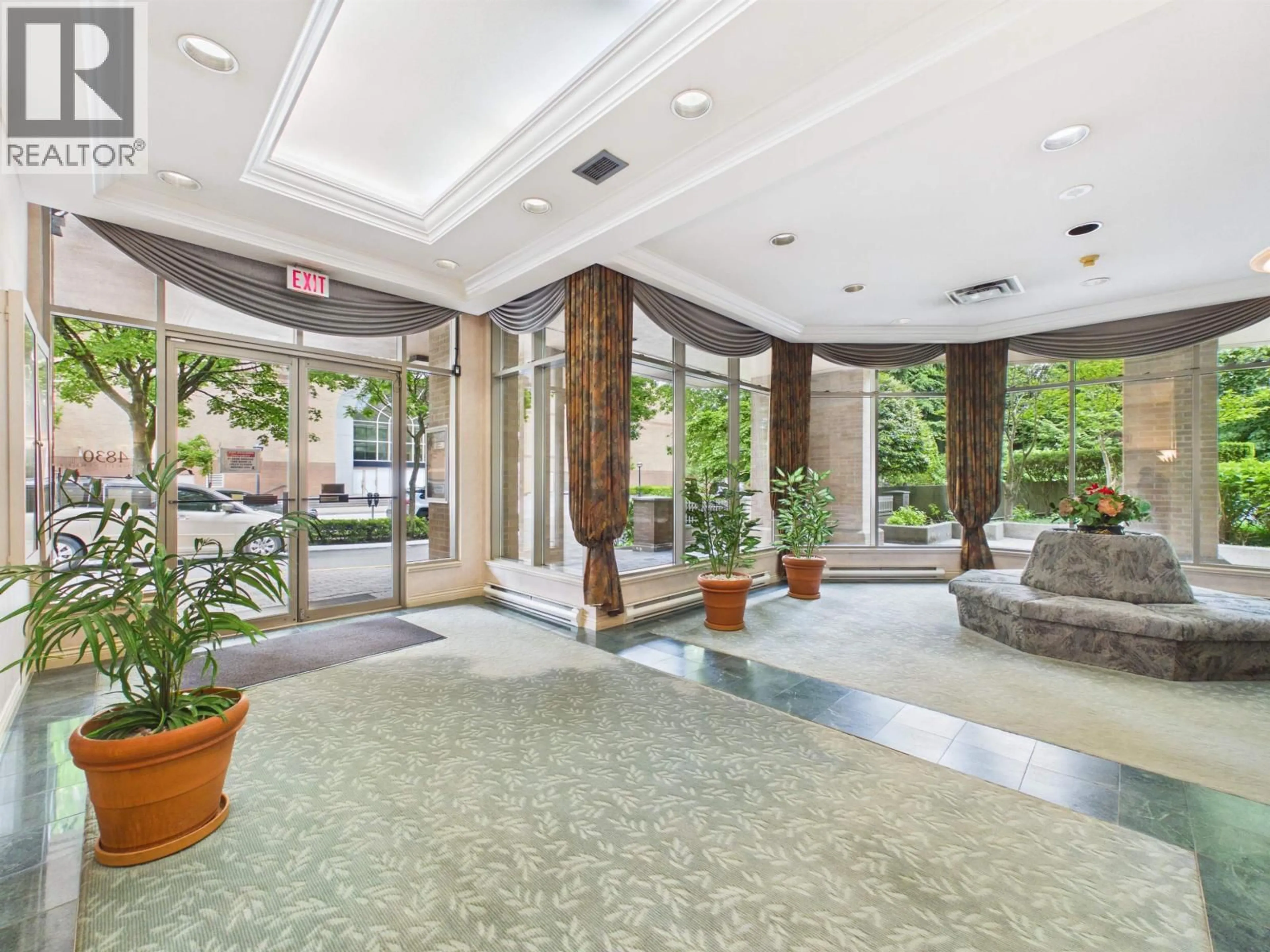 Lobby for 401 - 4830 BENNETT STREET, Burnaby British Columbia V5H4P6