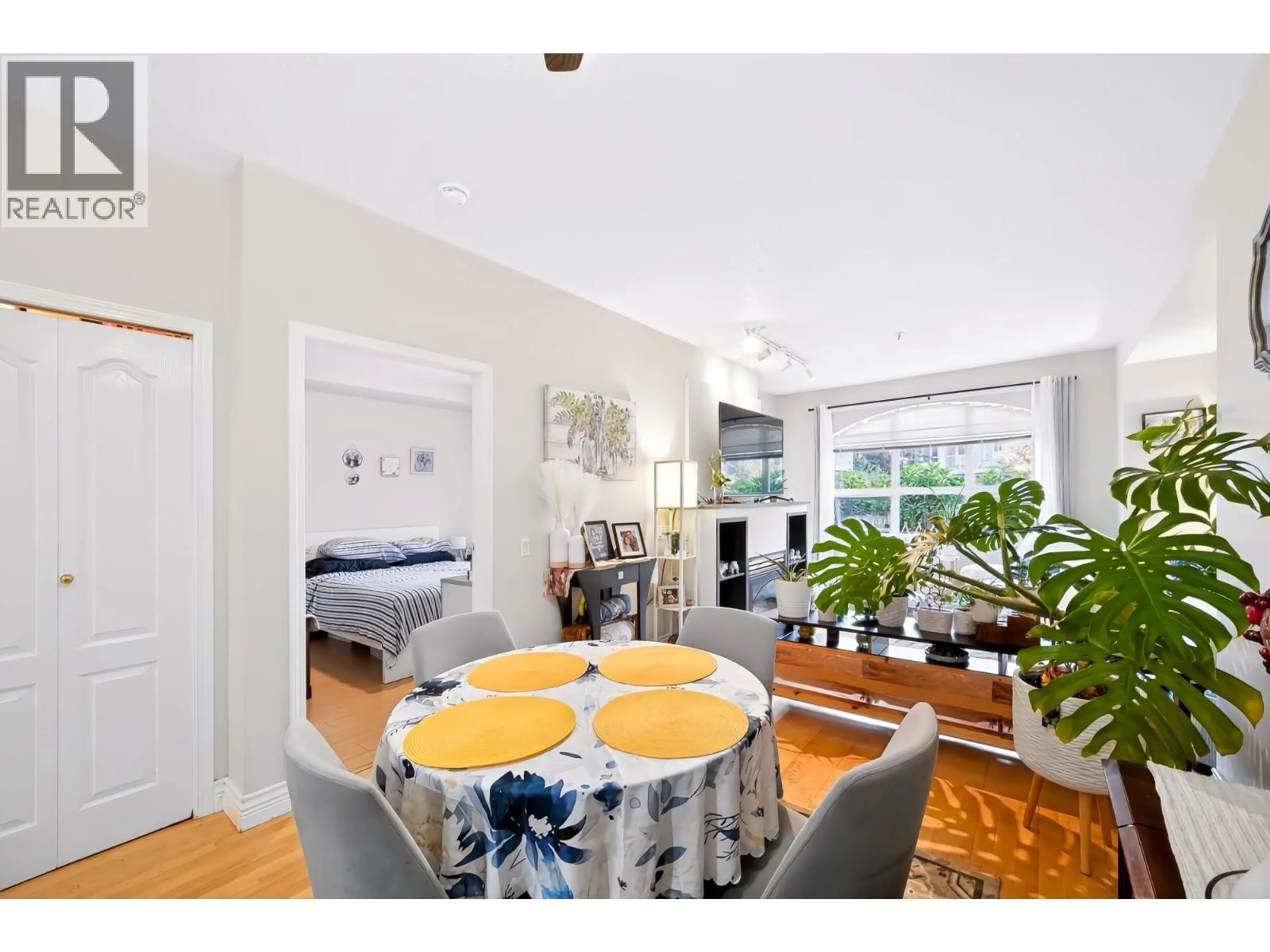 Living room with furniture, wood/laminate floor for 102 - 5888 DOVER CRESCENT, Richmond British Columbia V7C5R9