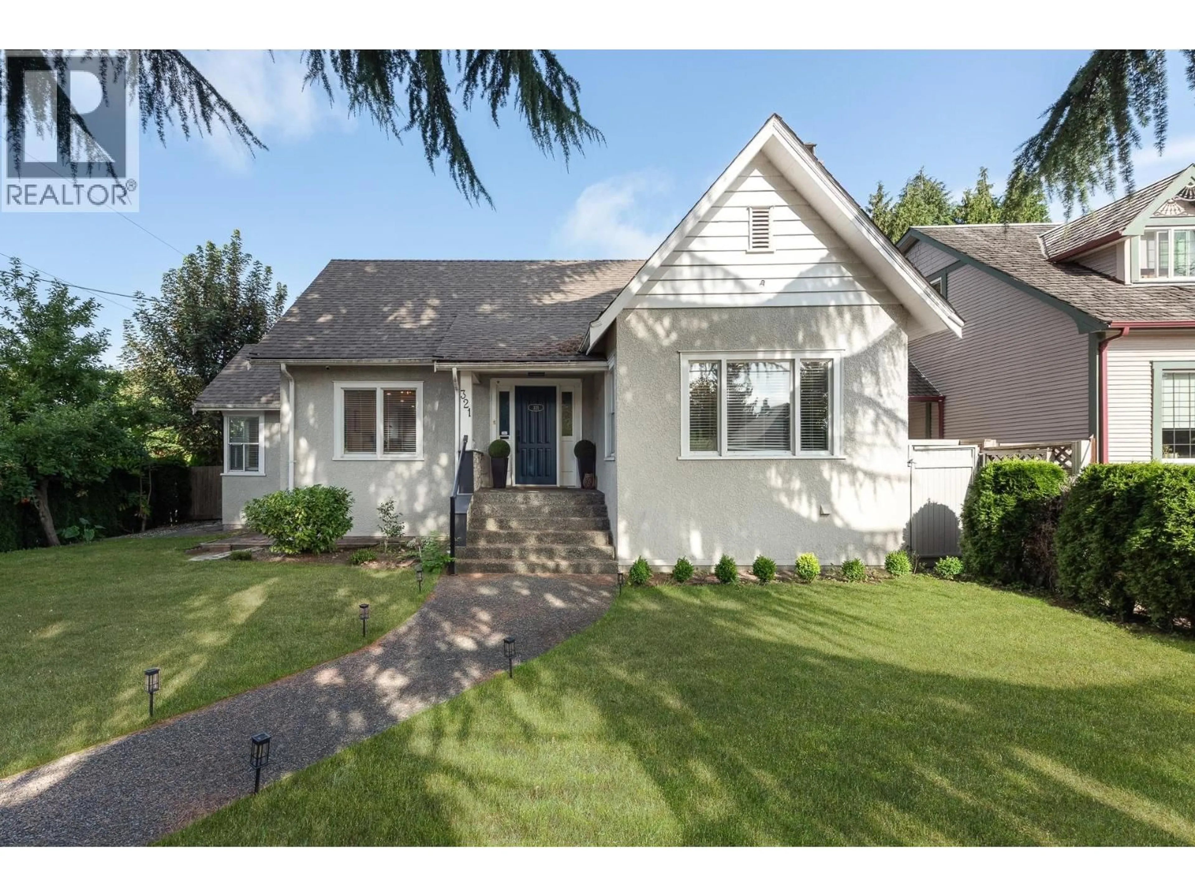 Home with vinyl exterior material, street for 321 SIXTH AVENUE, New Westminster British Columbia V3L1T7