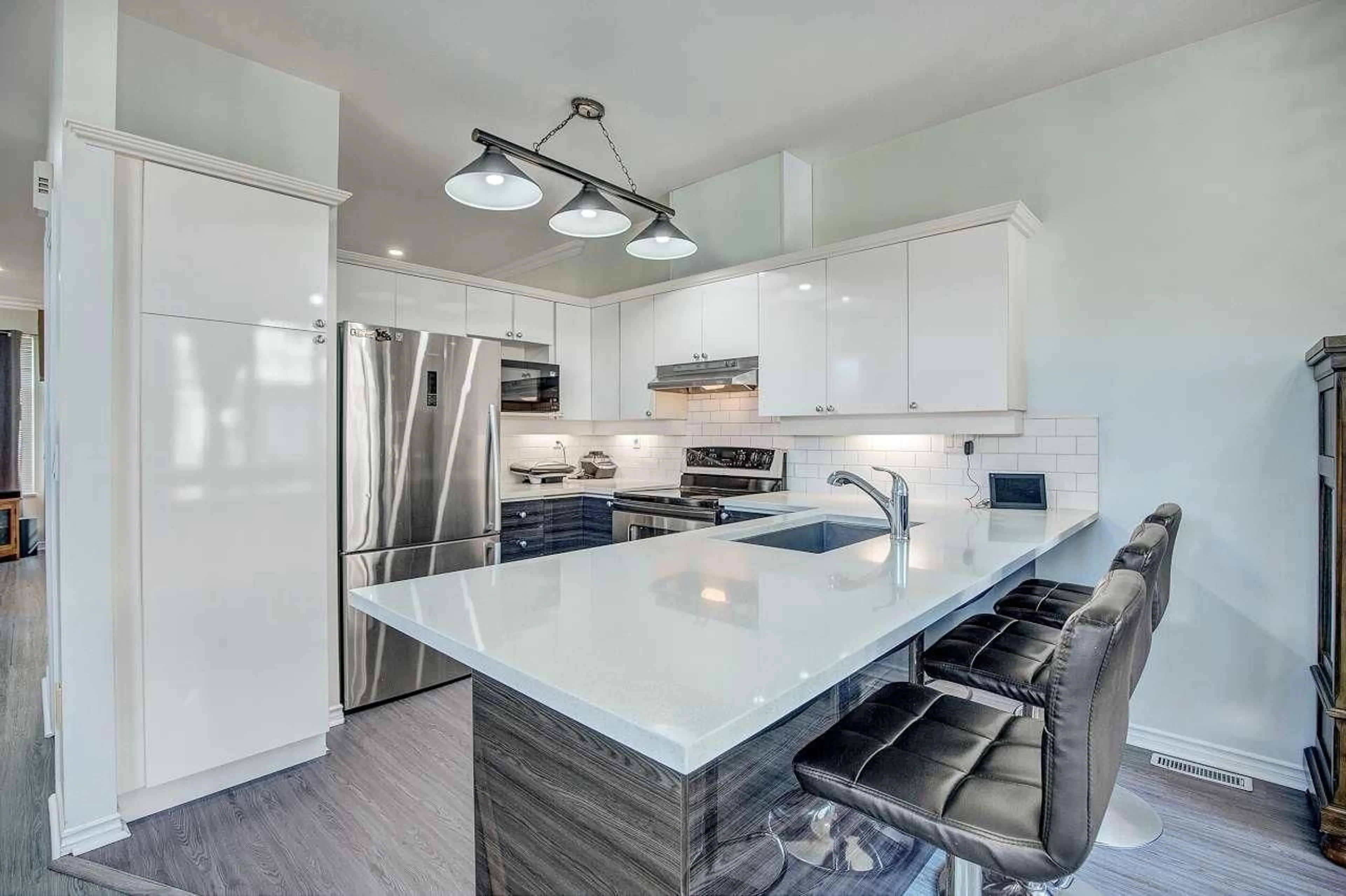 Contemporary kitchen, ceramic/tile floor for 48 - 14877 58 AVENUE, Surrey British Columbia V3S8Y9