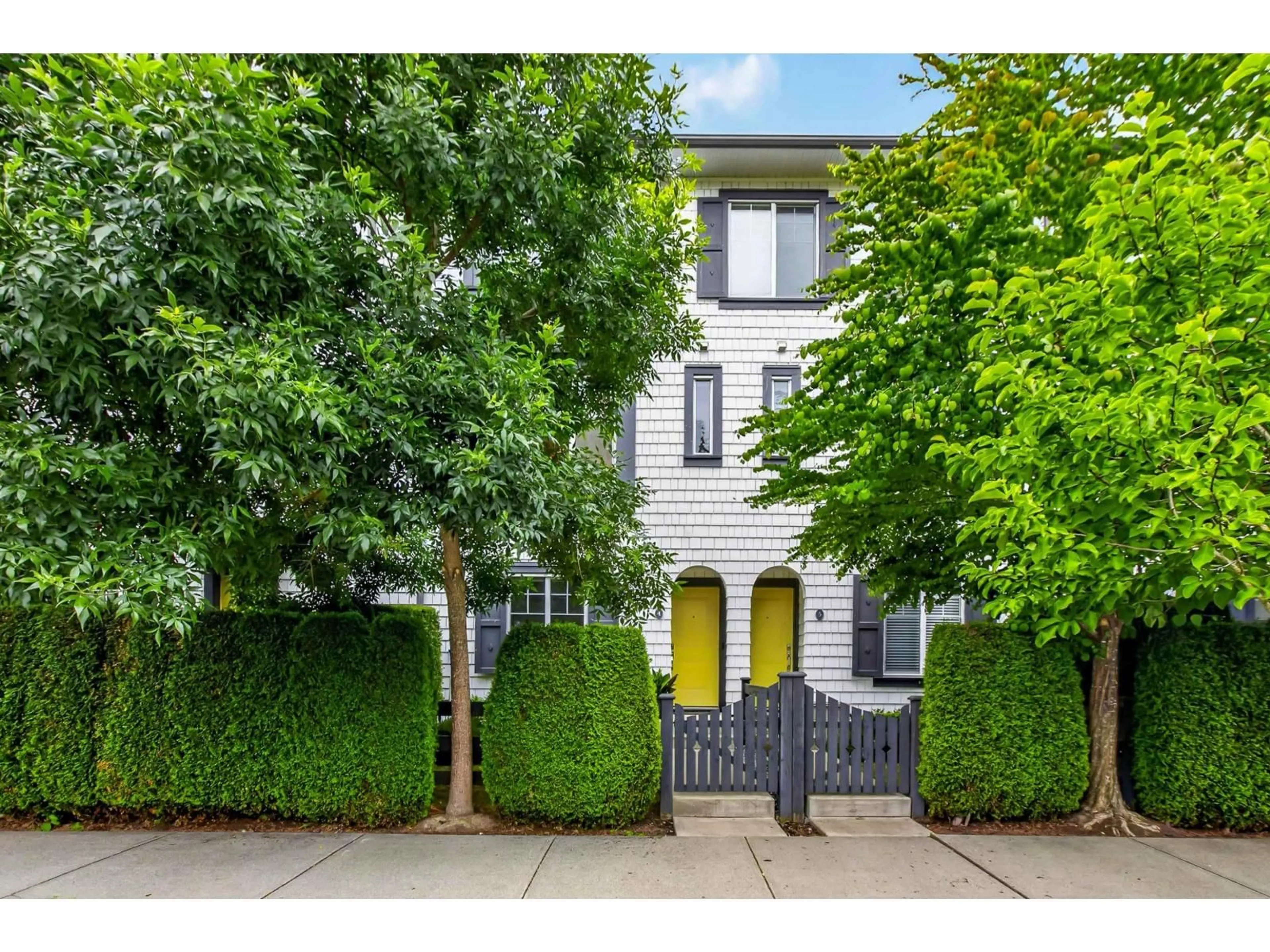 Unknown for 4 - 16357 15 AVENUE, Surrey British Columbia V4A0C2