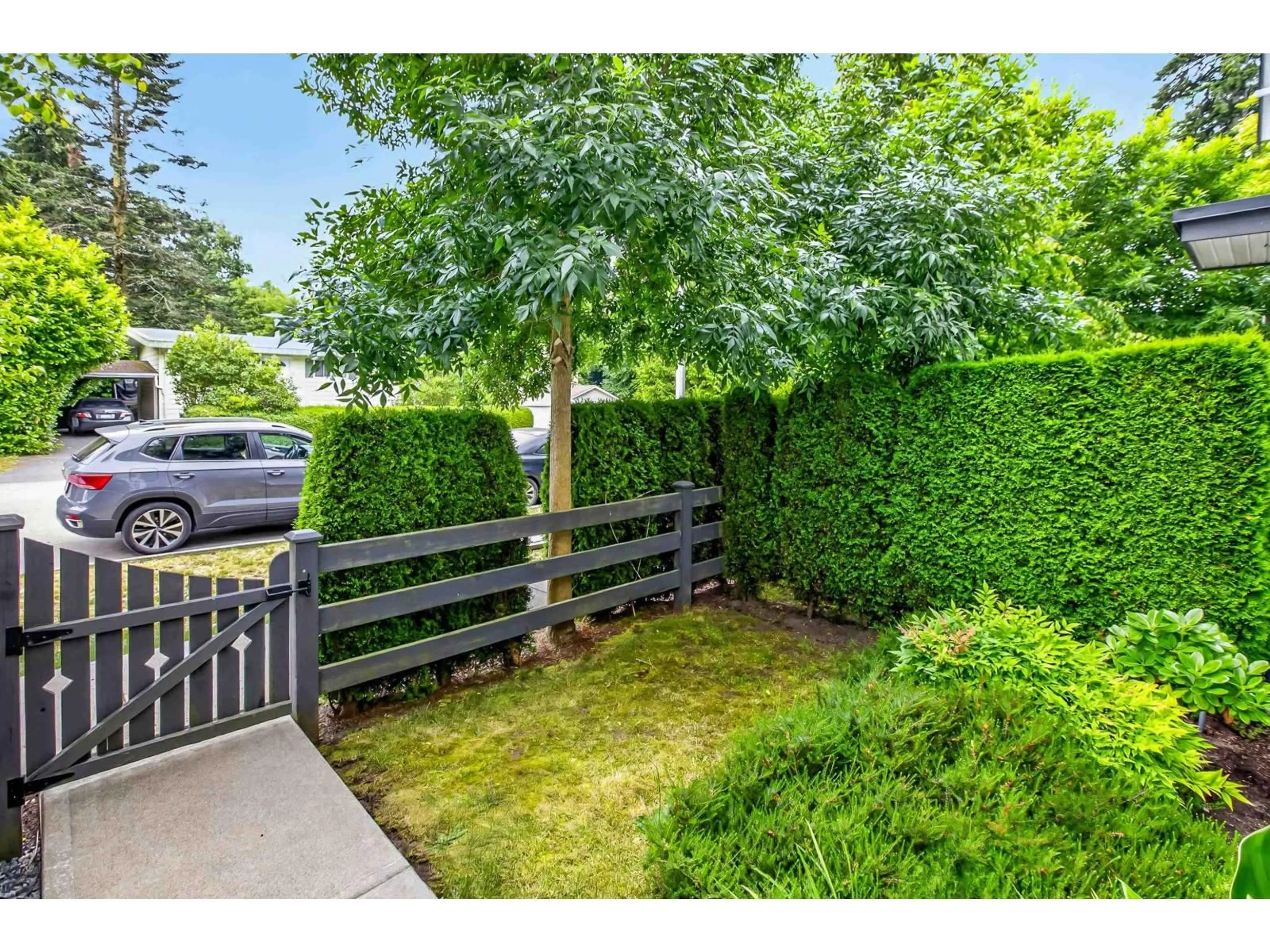 A pic from outside/outdoor area/front of a property/back of a property/a pic from drone, street for 4 - 16357 15 AVENUE, Surrey British Columbia V4A0C2