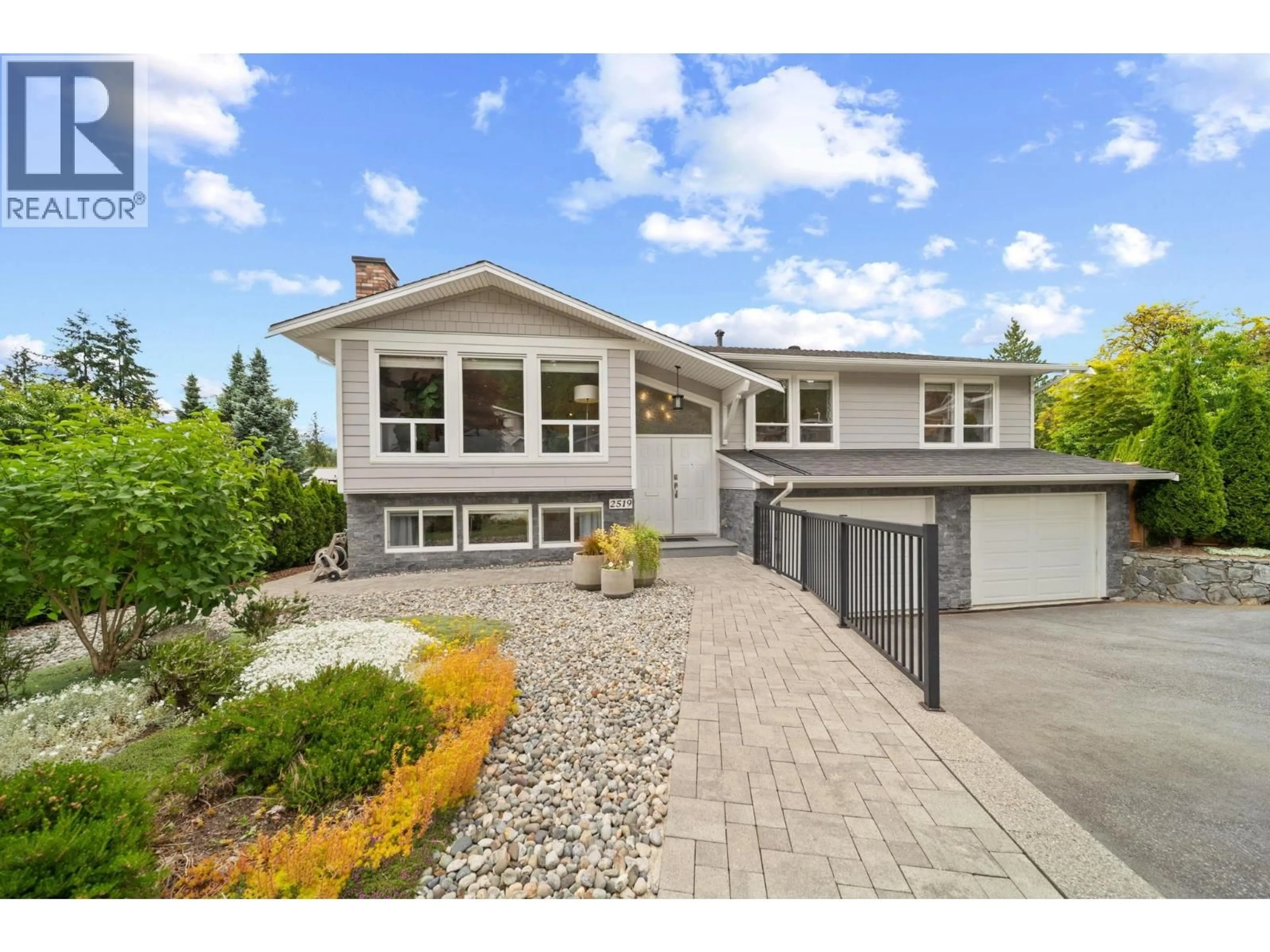 Home with vinyl exterior material, street for 2519 CHANNEL COURT, Coquitlam British Columbia V3H3E5
